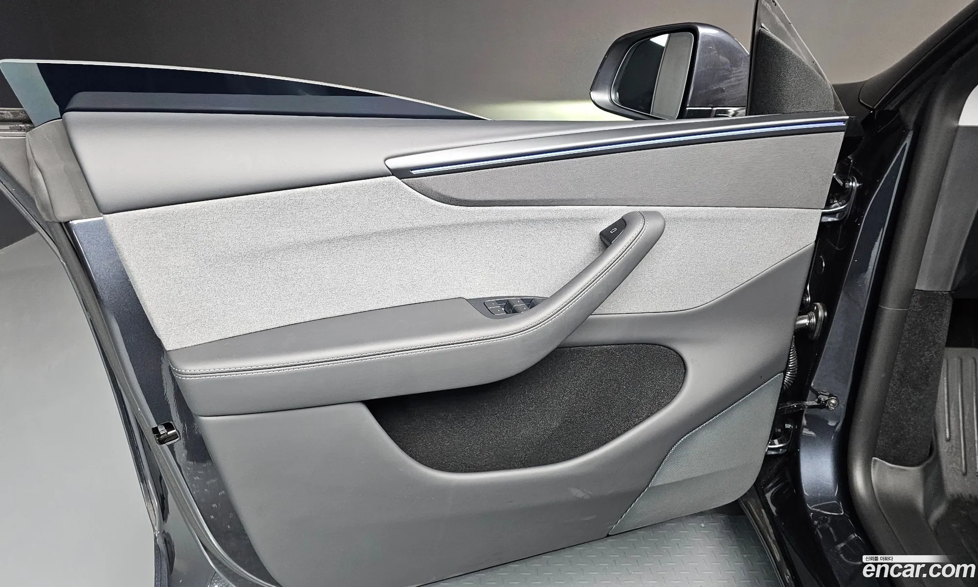 Tesla Model Y 2025 LRWYGCFJ4SC366316 — 12