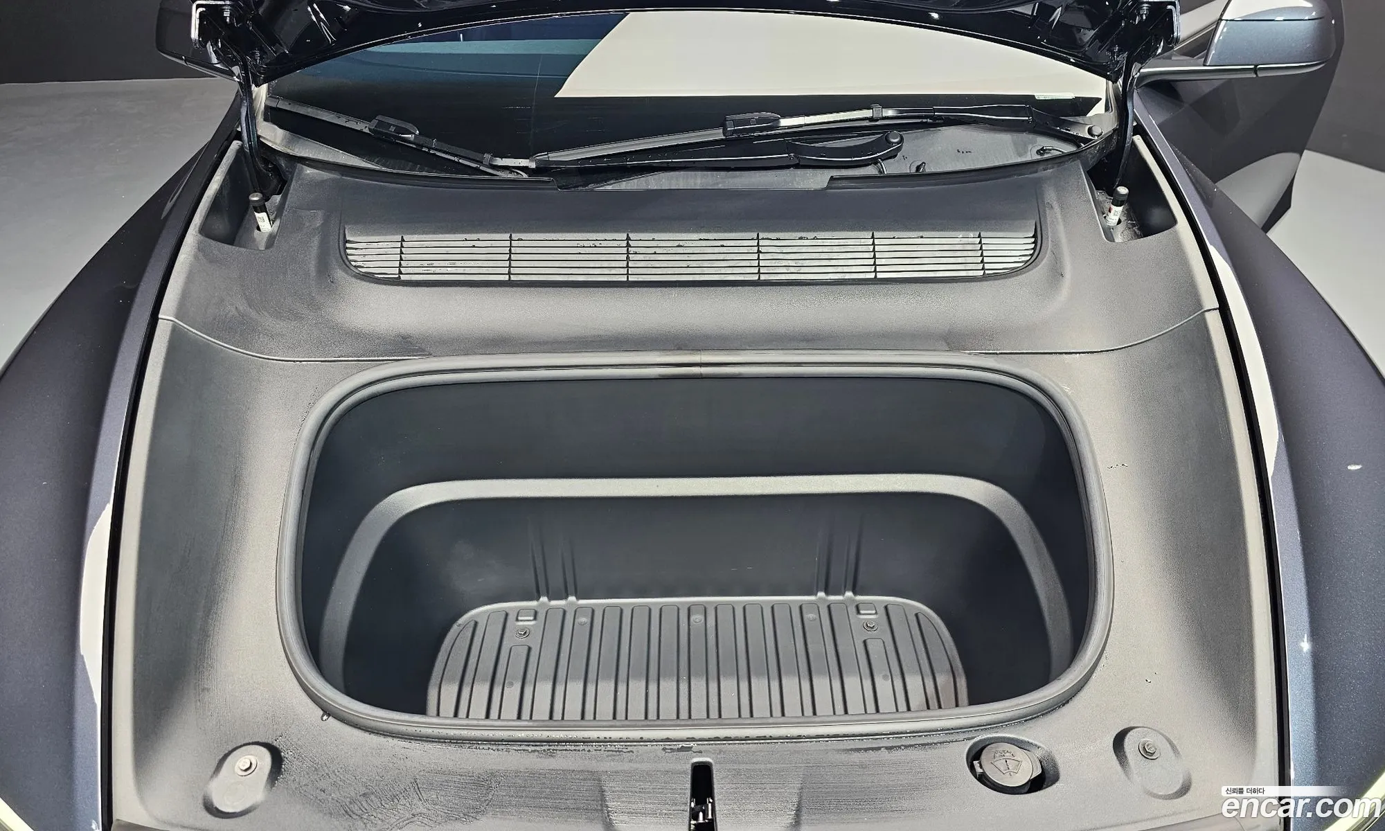 Tesla Model Y 2025 LRWYGCFJ4SC366316 — 28