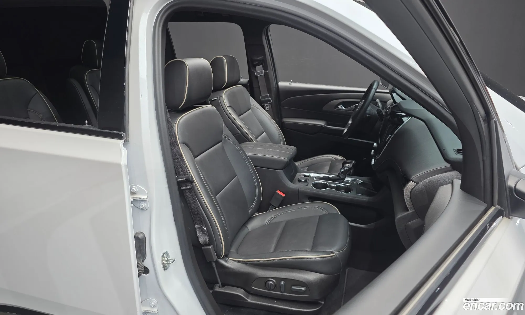 Chevrolet (GM Daewoo) Traverse 2022 — 28