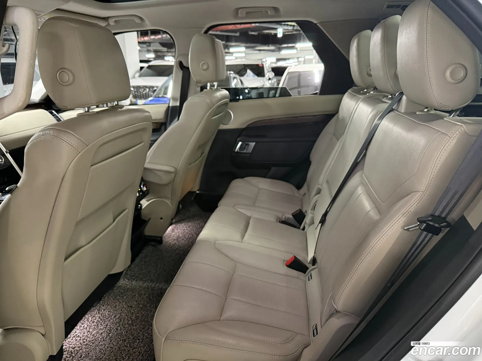 Land Rover Discovery 5 2017 — 18