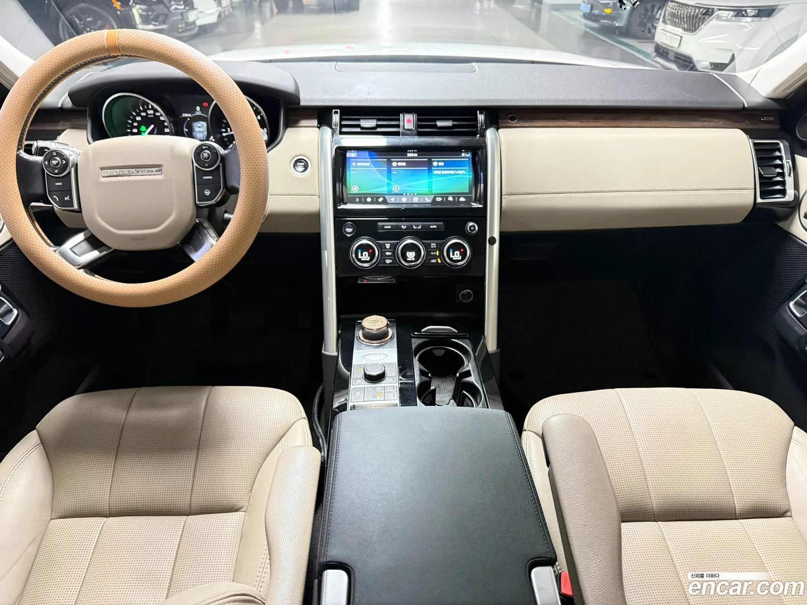 Land Rover Discovery 5 2017 — 19