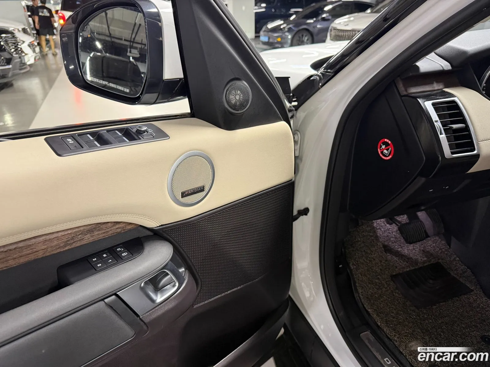 Land Rover Discovery 5 2017 — 9