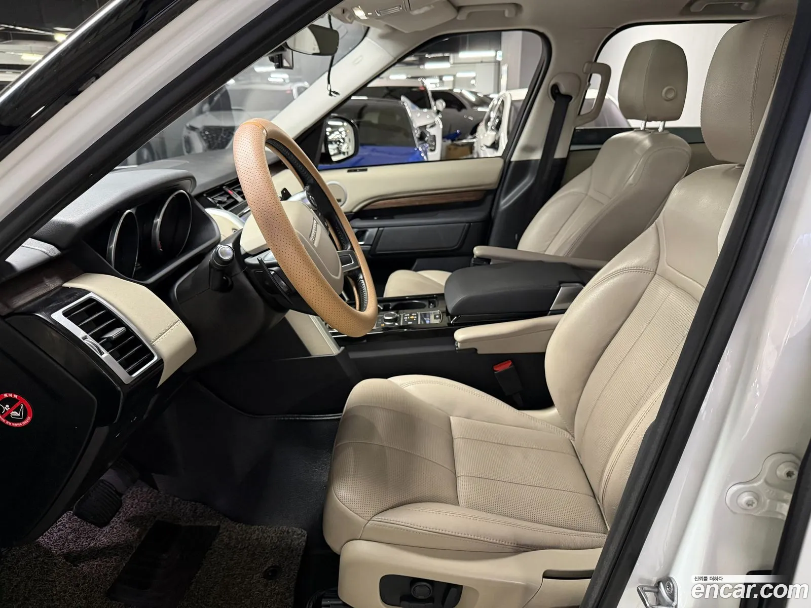 Land Rover Discovery 5 2017 — 14