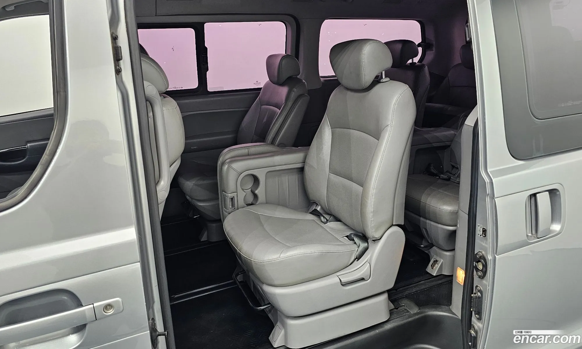 Hyundai Grand Starex 2012 — 18