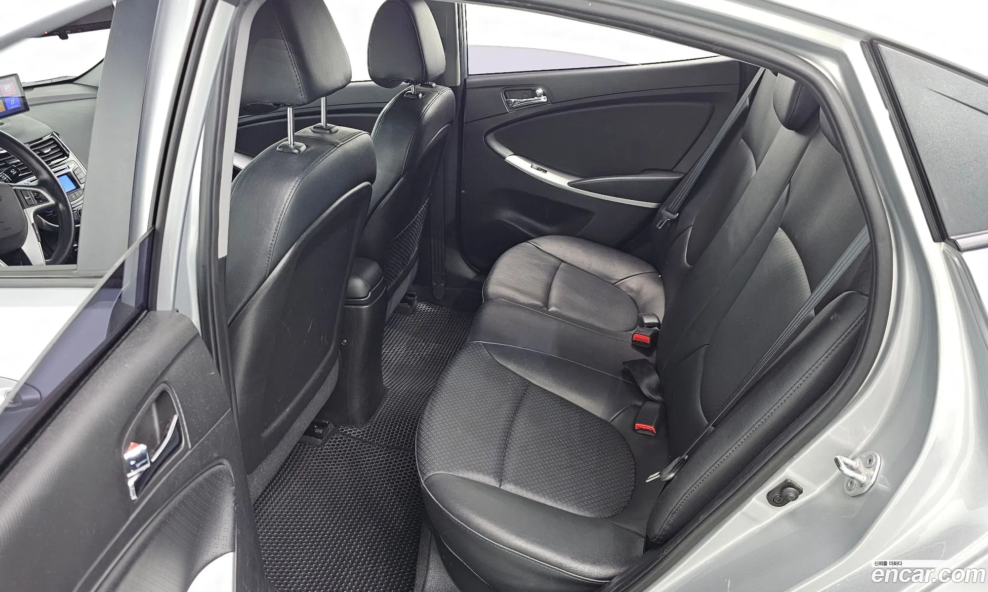 Hyundai Accent 2013 — 23