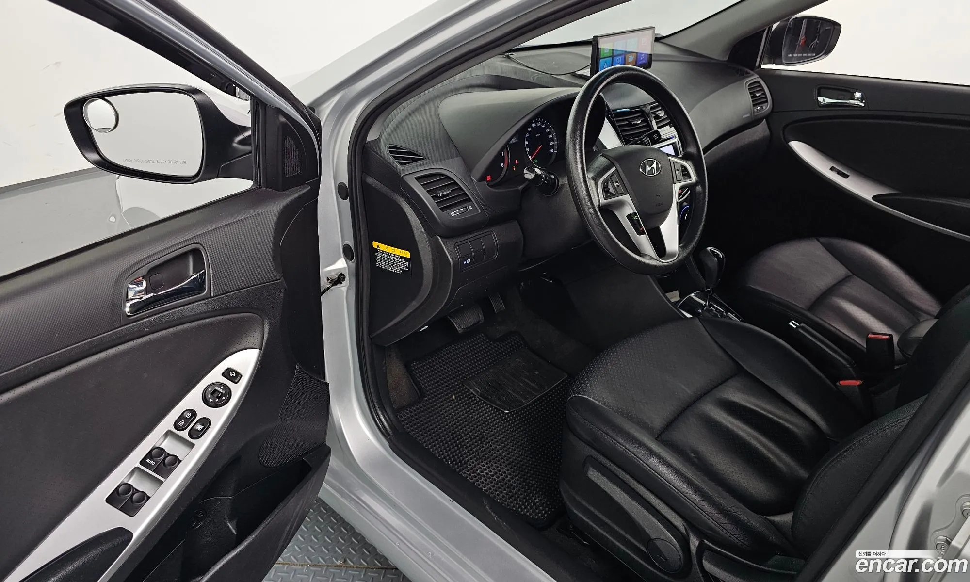 Hyundai Accent 2013 — 19