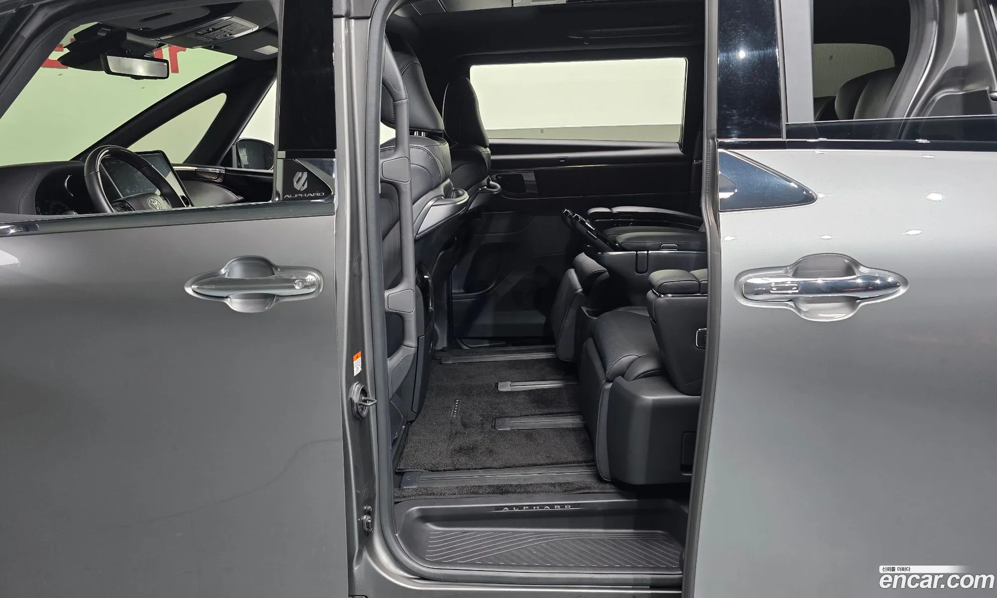 Toyota Alphard 2025 — 19