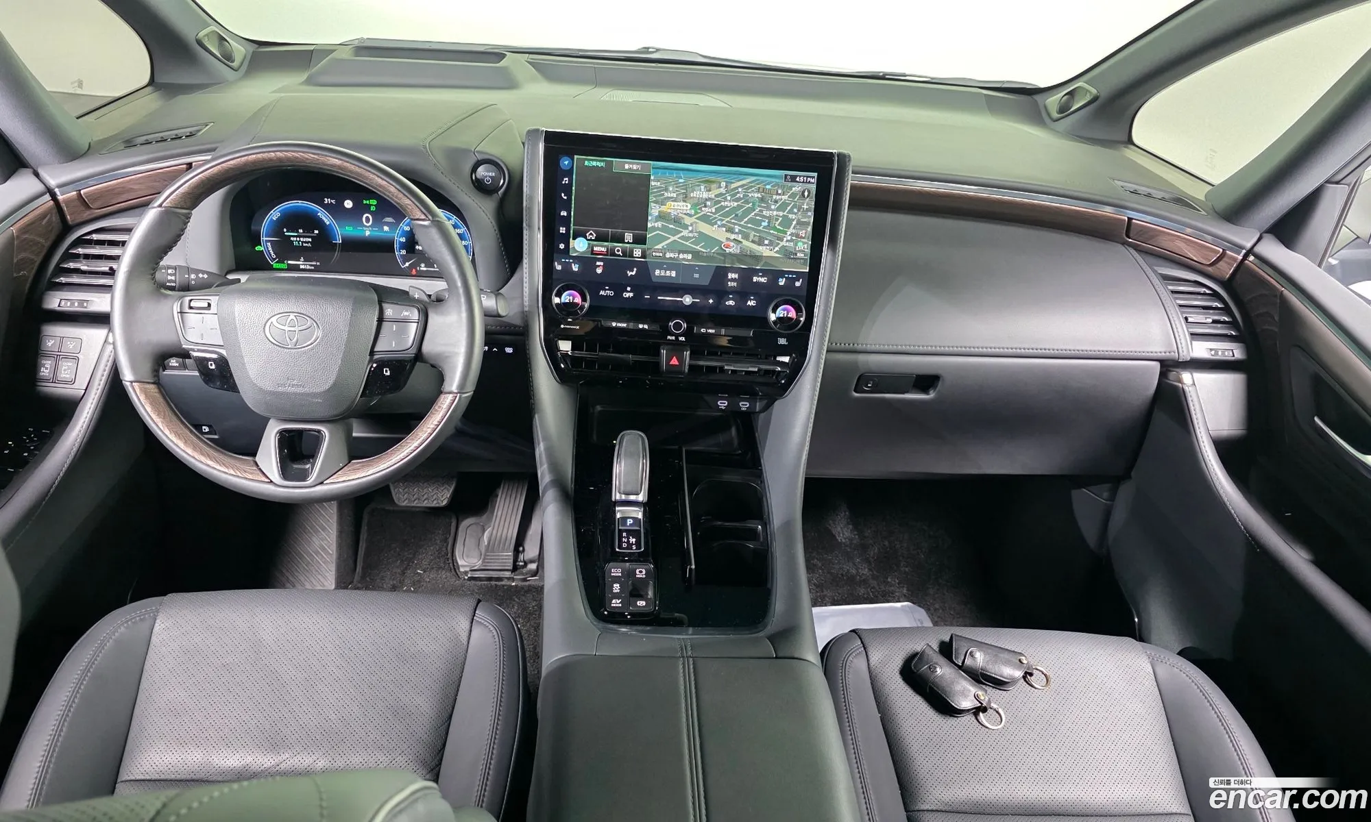 Toyota Alphard 2025 — 26
