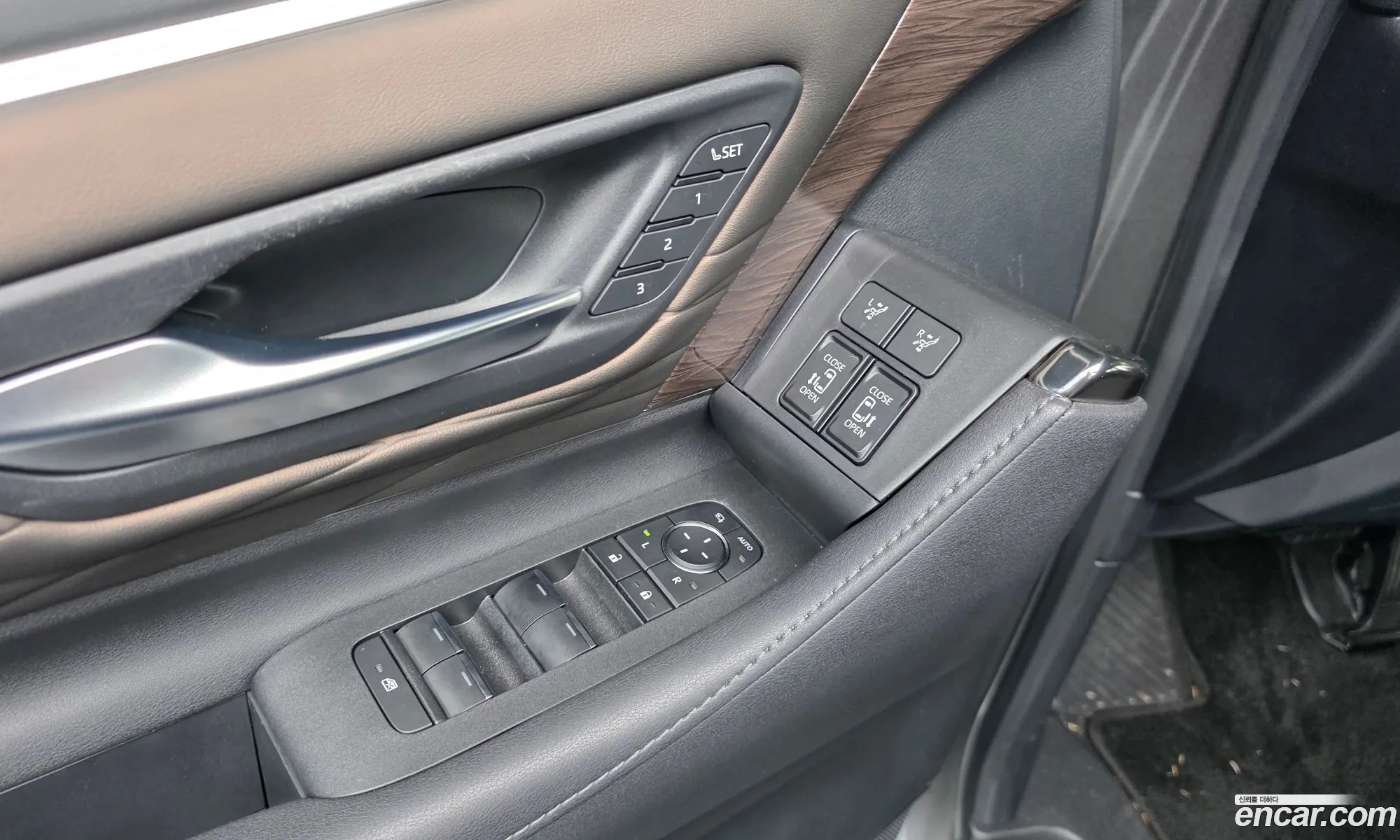 Toyota Alphard 2025 — 4