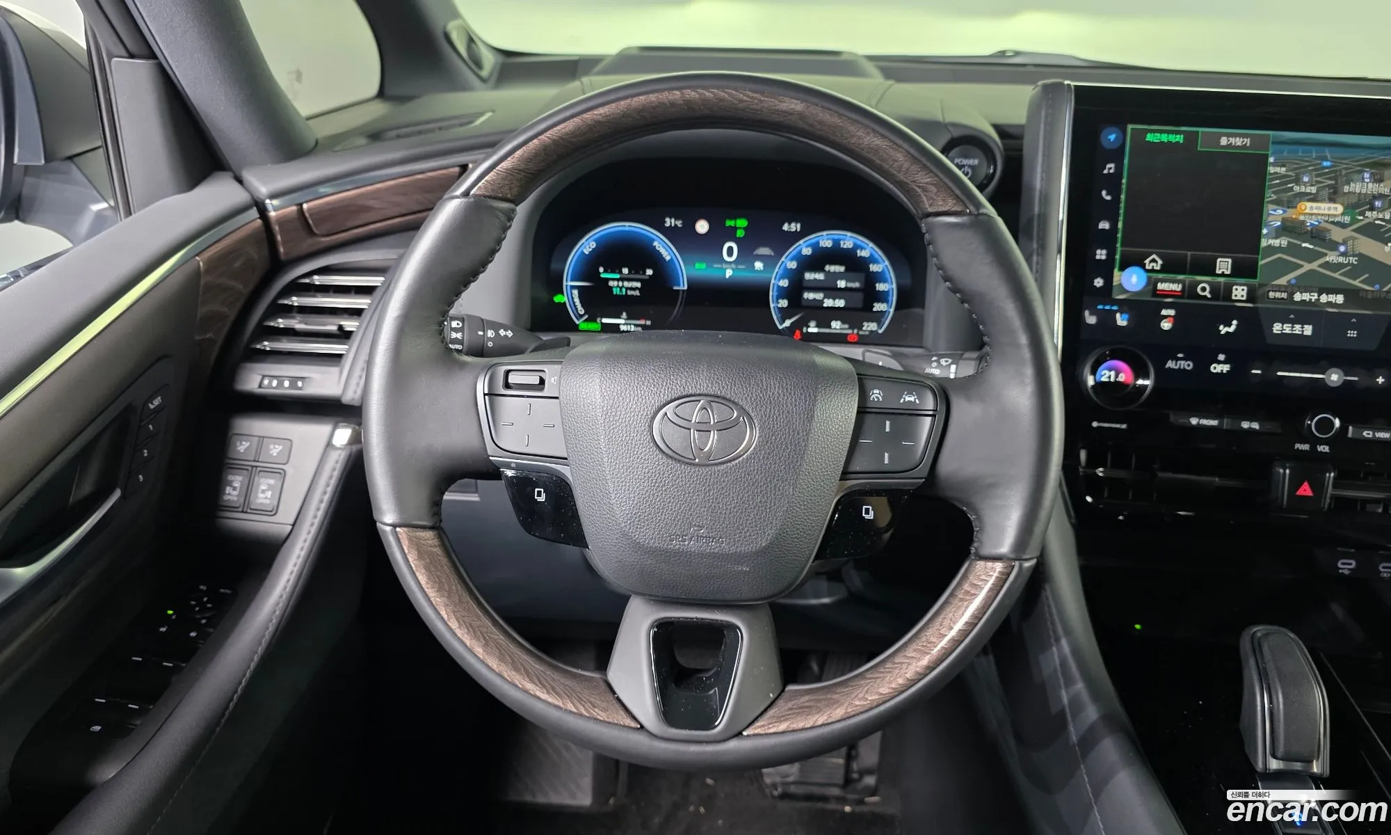 Toyota Alphard 2025 — 22