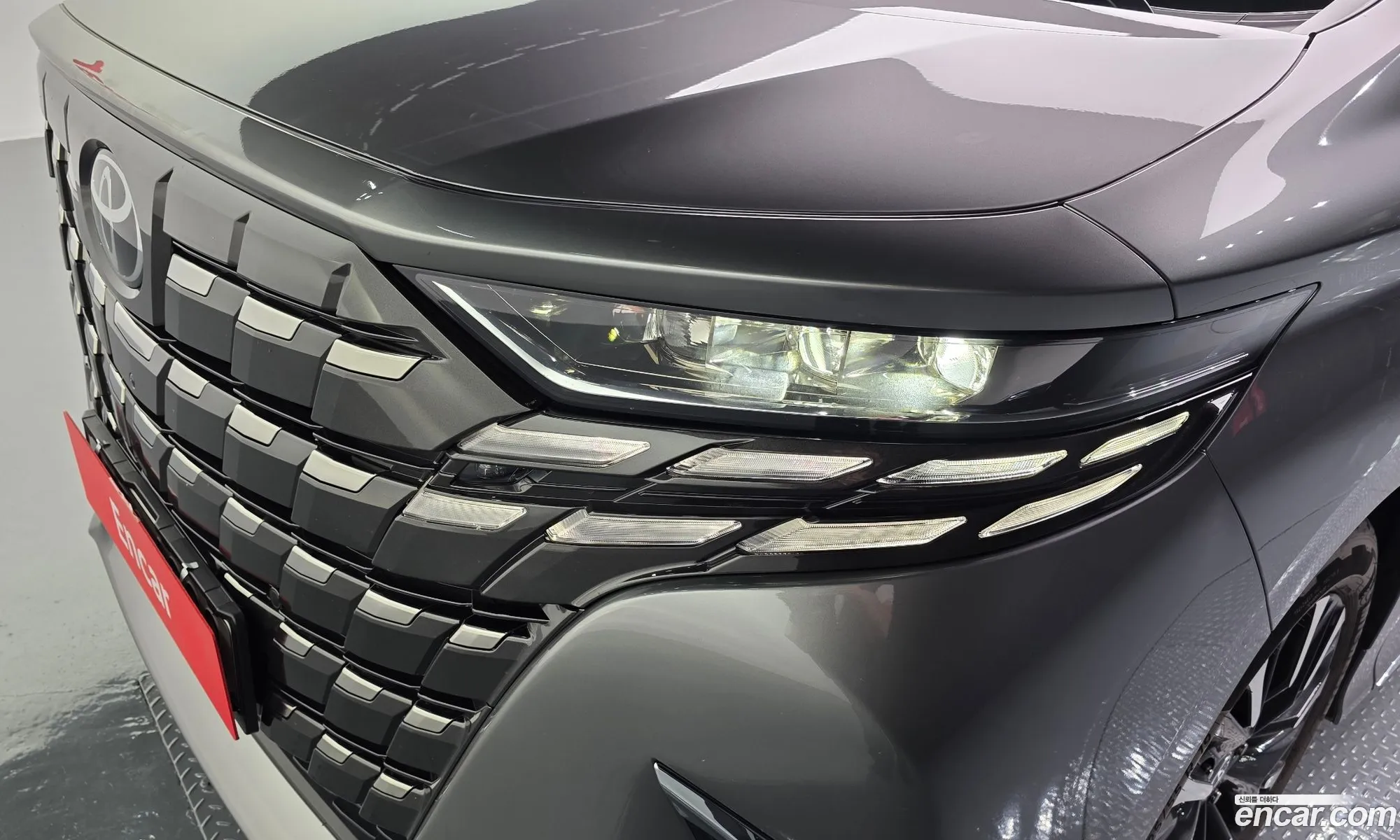 Toyota Alphard 2025 — 18