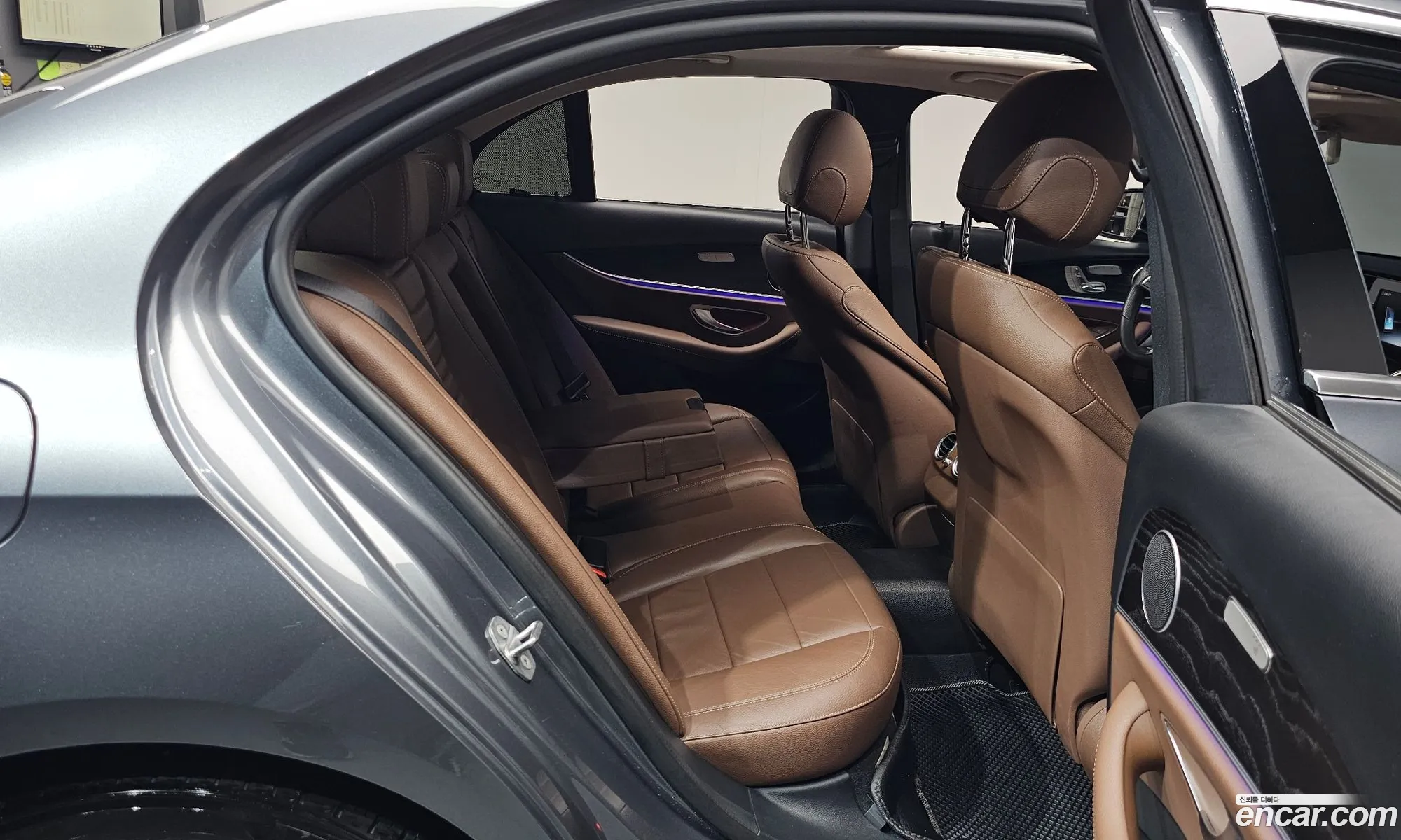 Mercedes-Benz E-Class W213 2017 WDDZF4CB4JA307828 — 10
