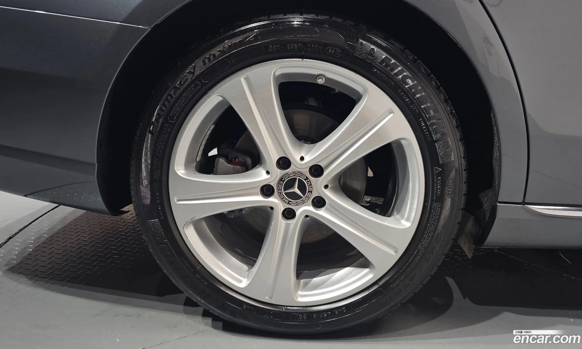 Mercedes-Benz E-Class W213 2017 WDDZF4CB4JA307828 — 2