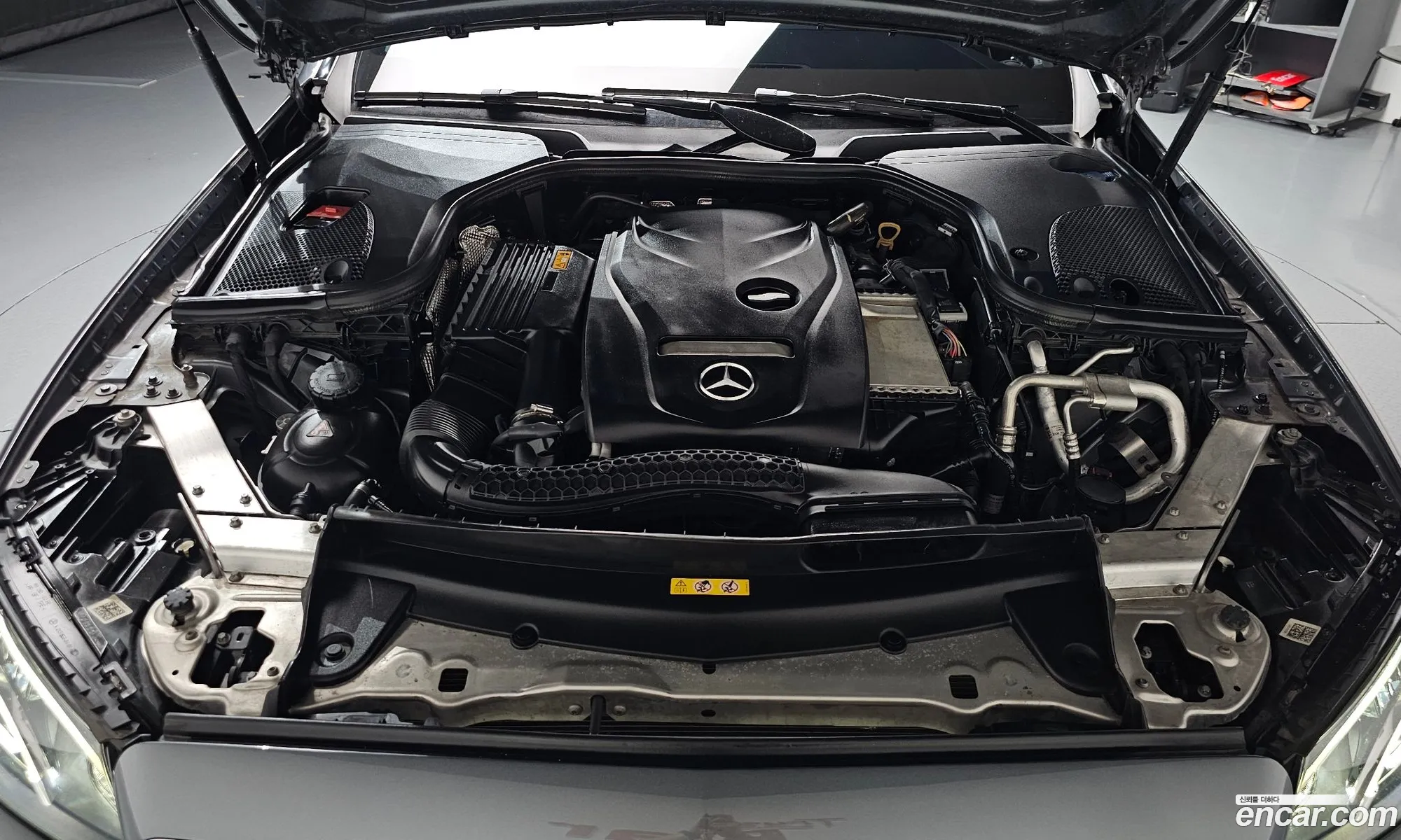 Mercedes-Benz E-Class W213 2017 WDDZF4CB4JA307828 — 14