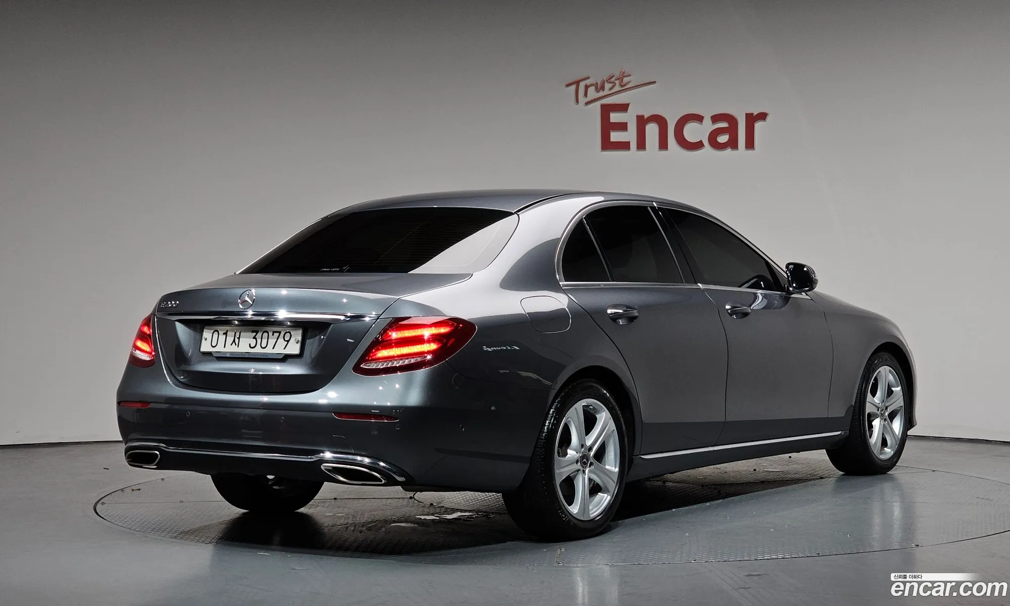 Mercedes-Benz E-Class W213 2017 WDDZF4CB4JA307828 — 12