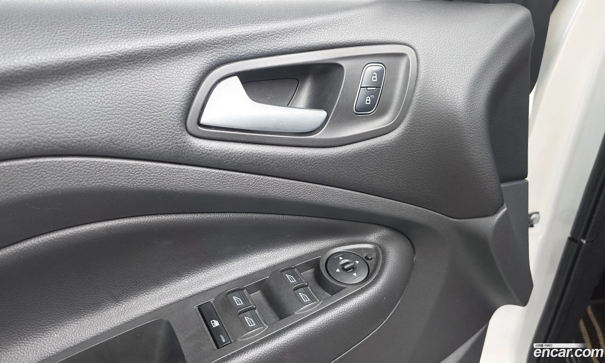 Ford Kuga 2017 — 24