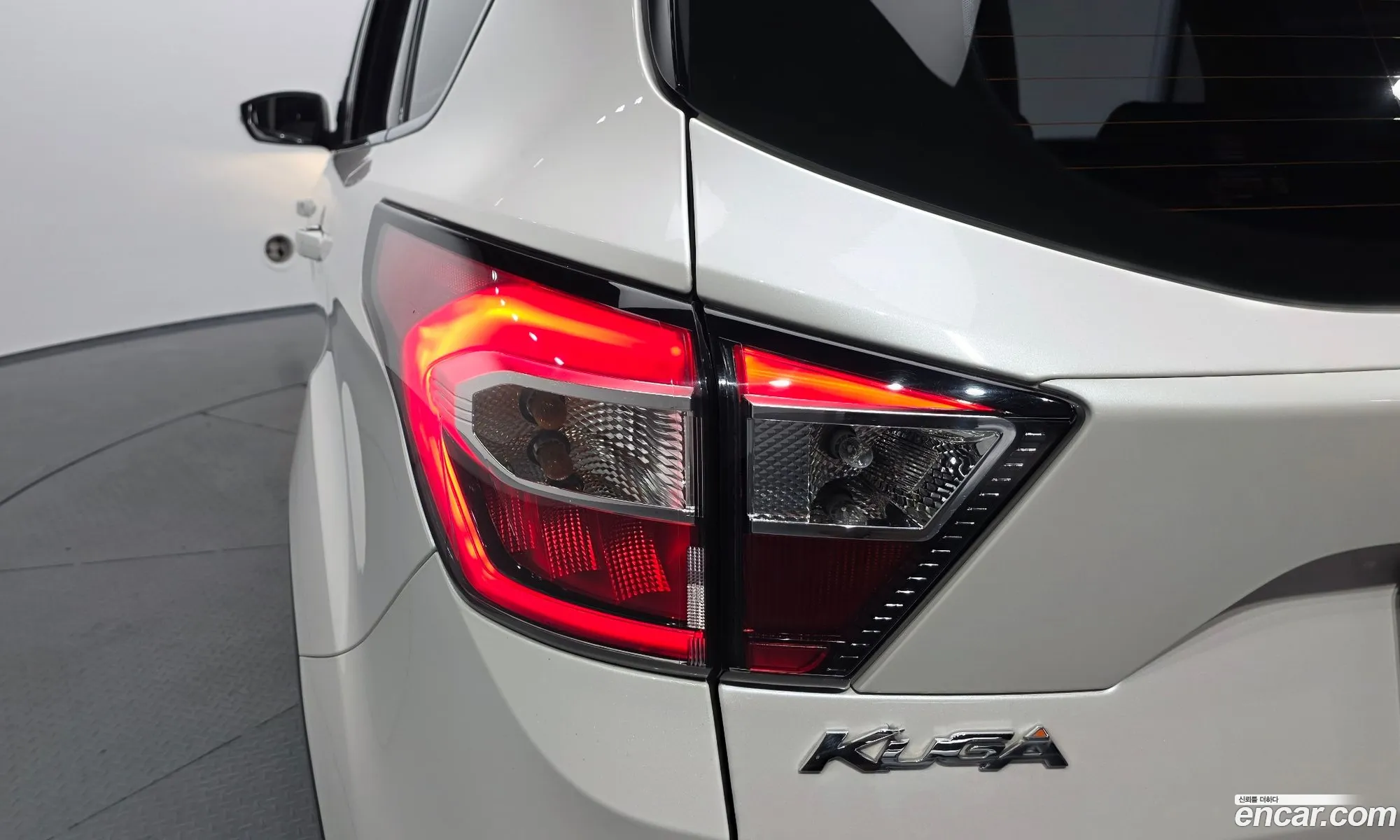 Ford Kuga 2017 — 27