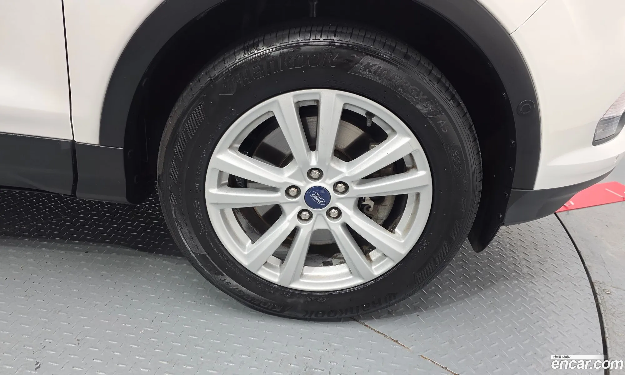 Ford Kuga 2017 — 10
