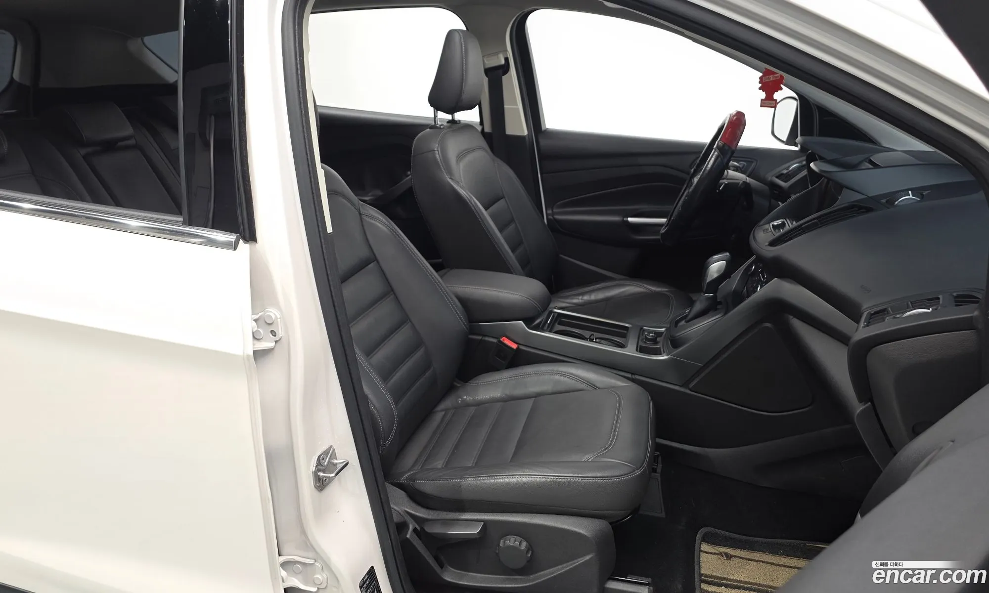 Ford Kuga 2017 — 23