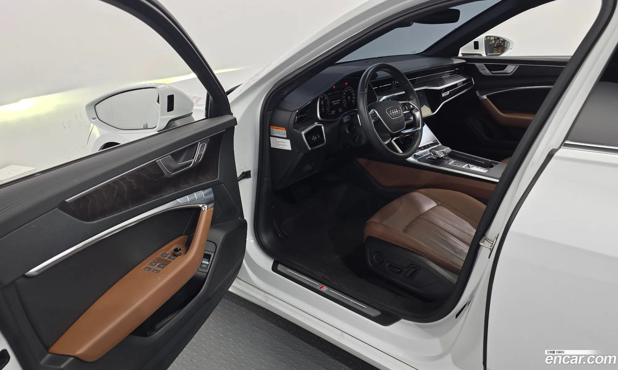 Audi A6 2022 WAUZZZF24NN035240 — 12