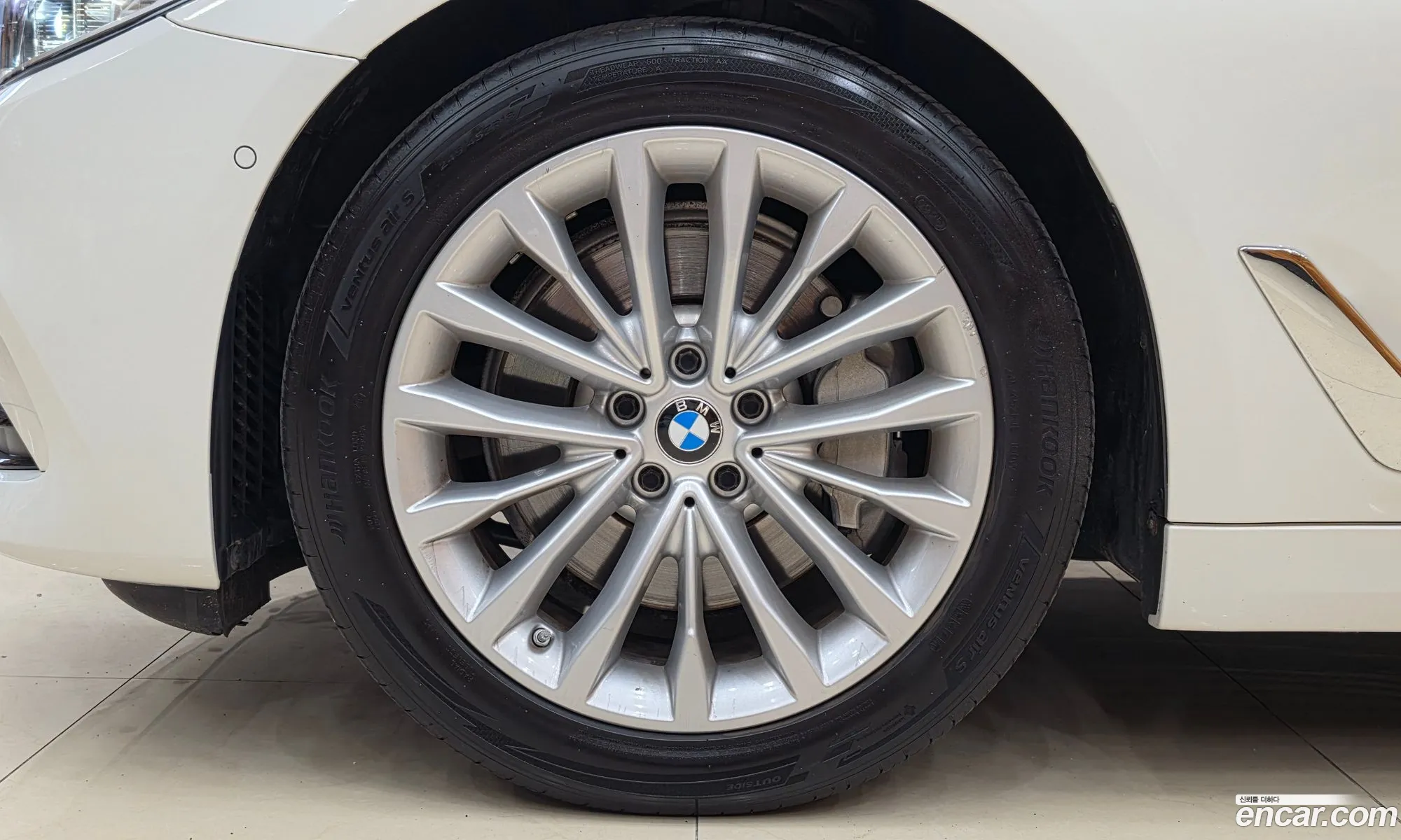 BMW 5 Series 2019 — 16