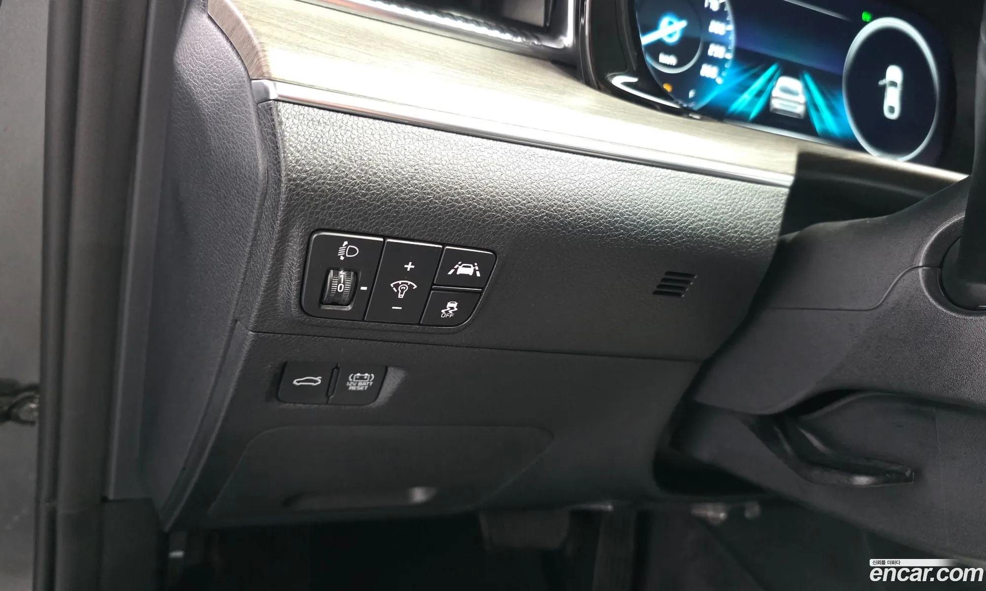 Kia K5 Hybrid 2023 — 23