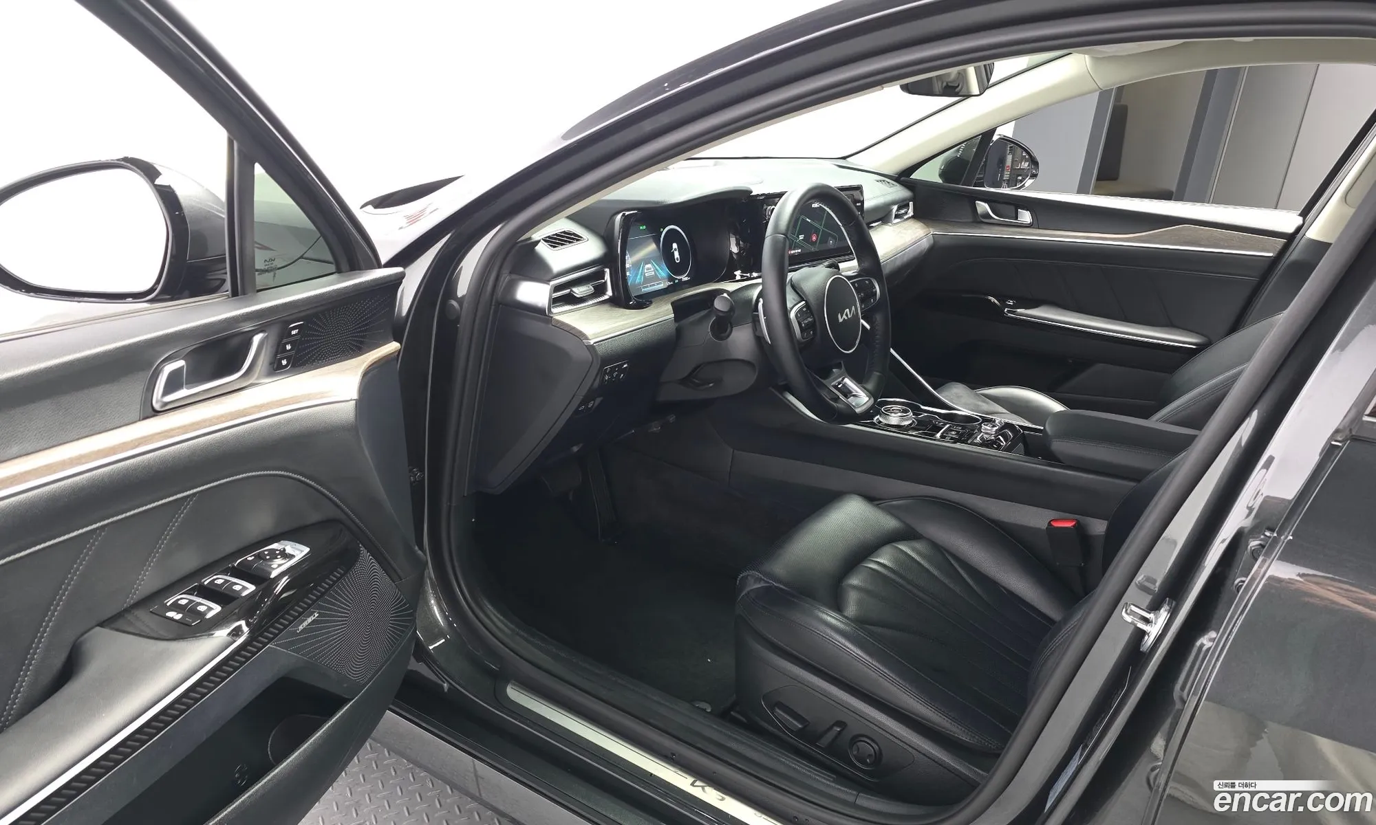 Kia K5 Hybrid 2023 — 30