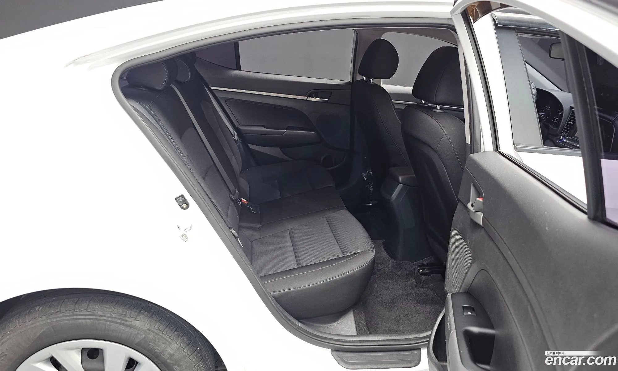 Hyundai Elantra AD 2016 — 3