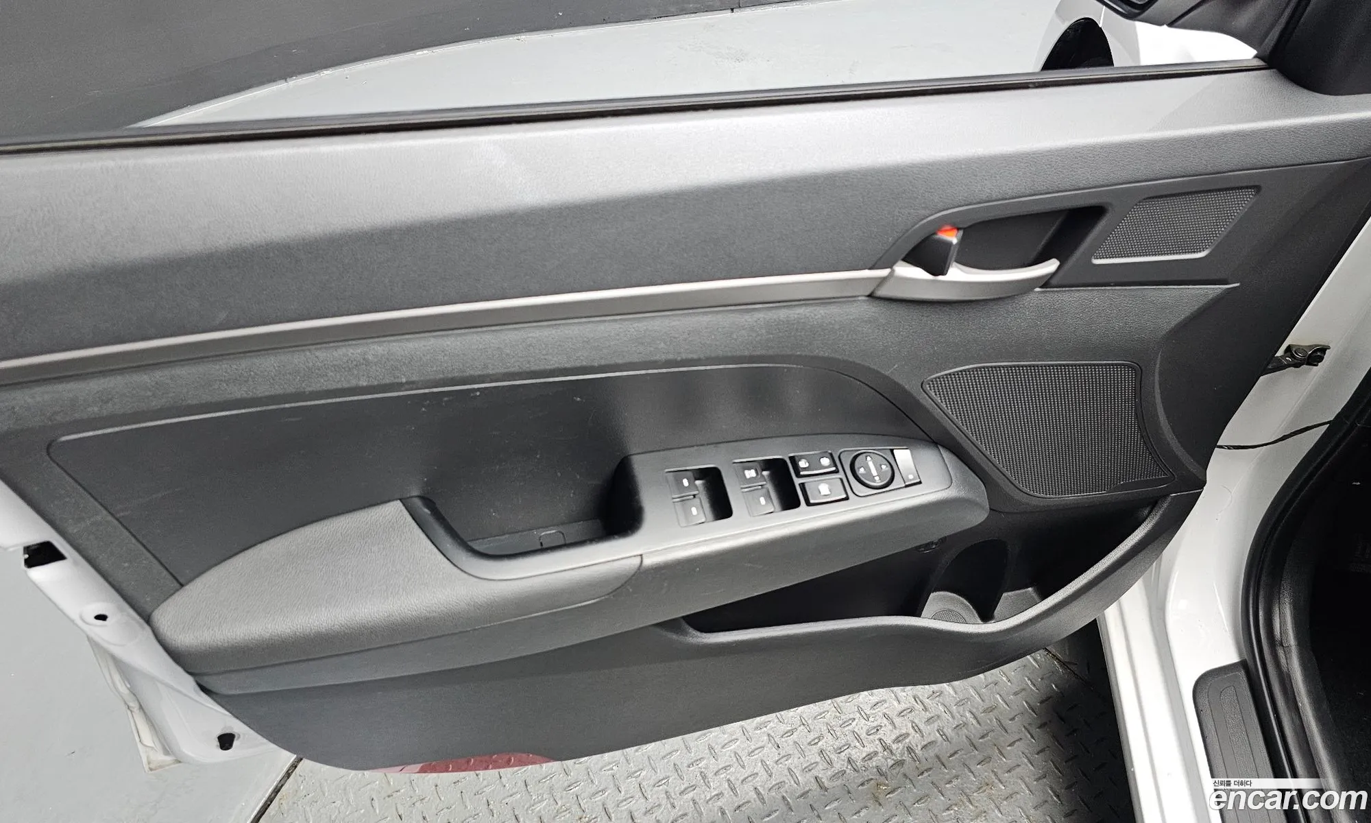 Hyundai Elantra AD 2016 — 17