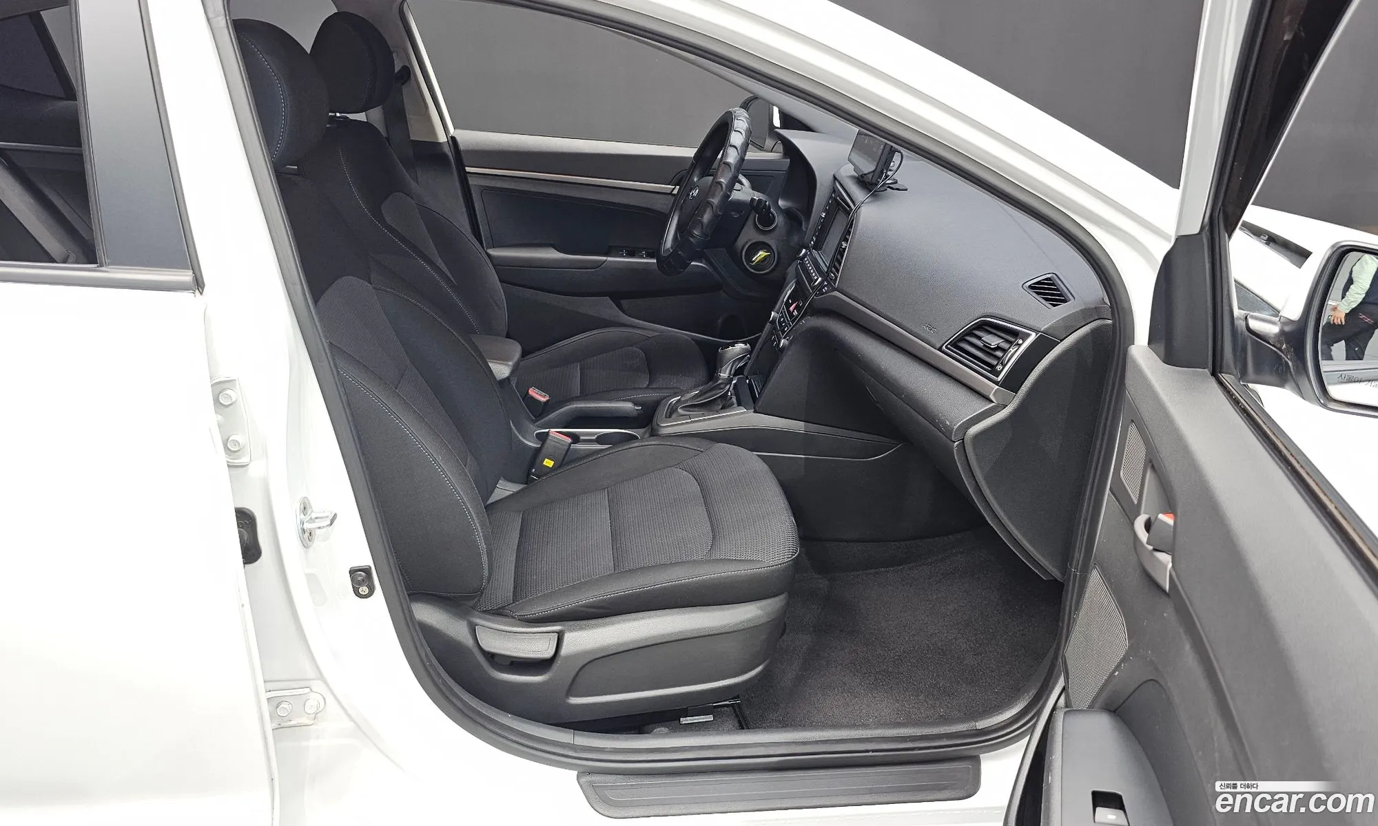 Hyundai Elantra AD 2016 — 13