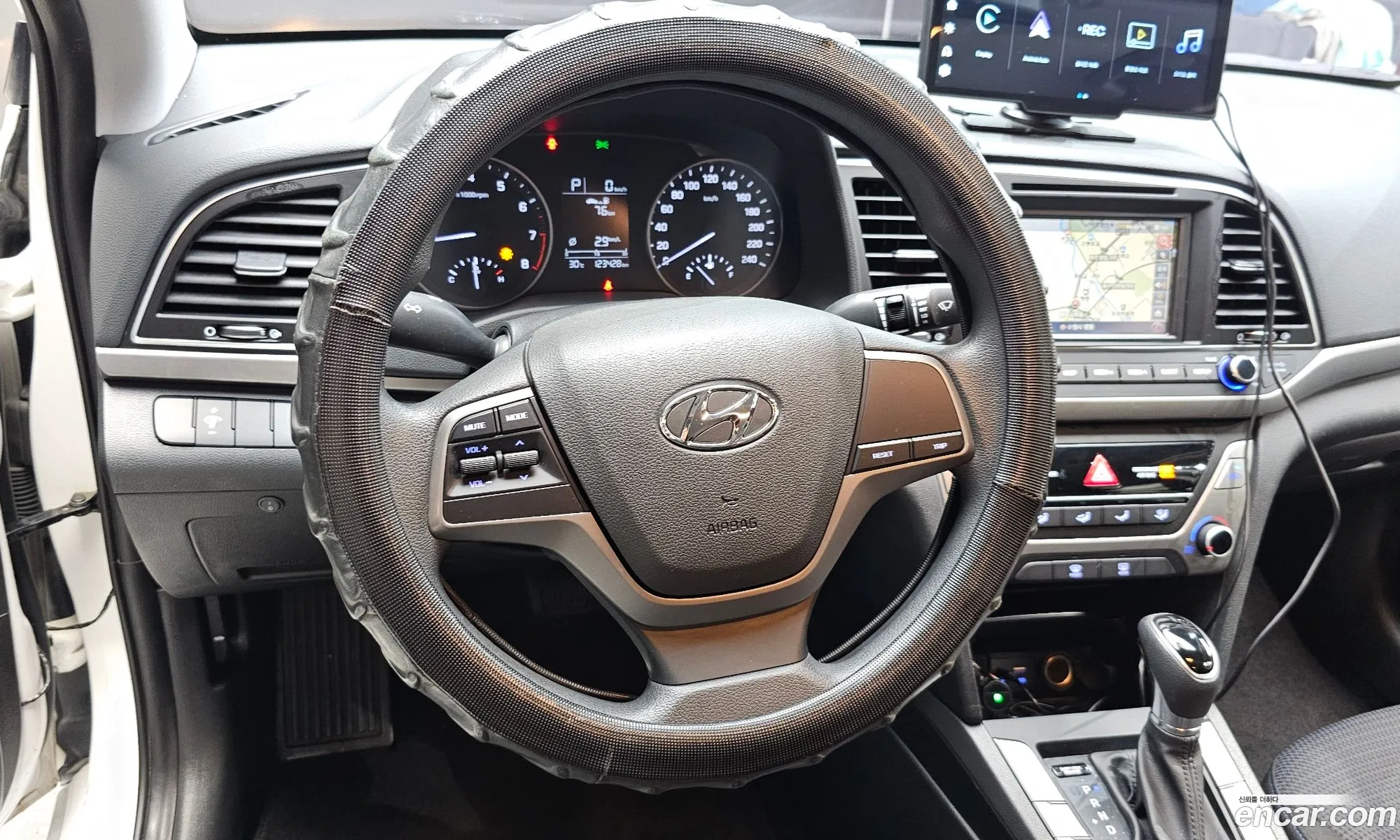 Hyundai Elantra AD 2016 — 16