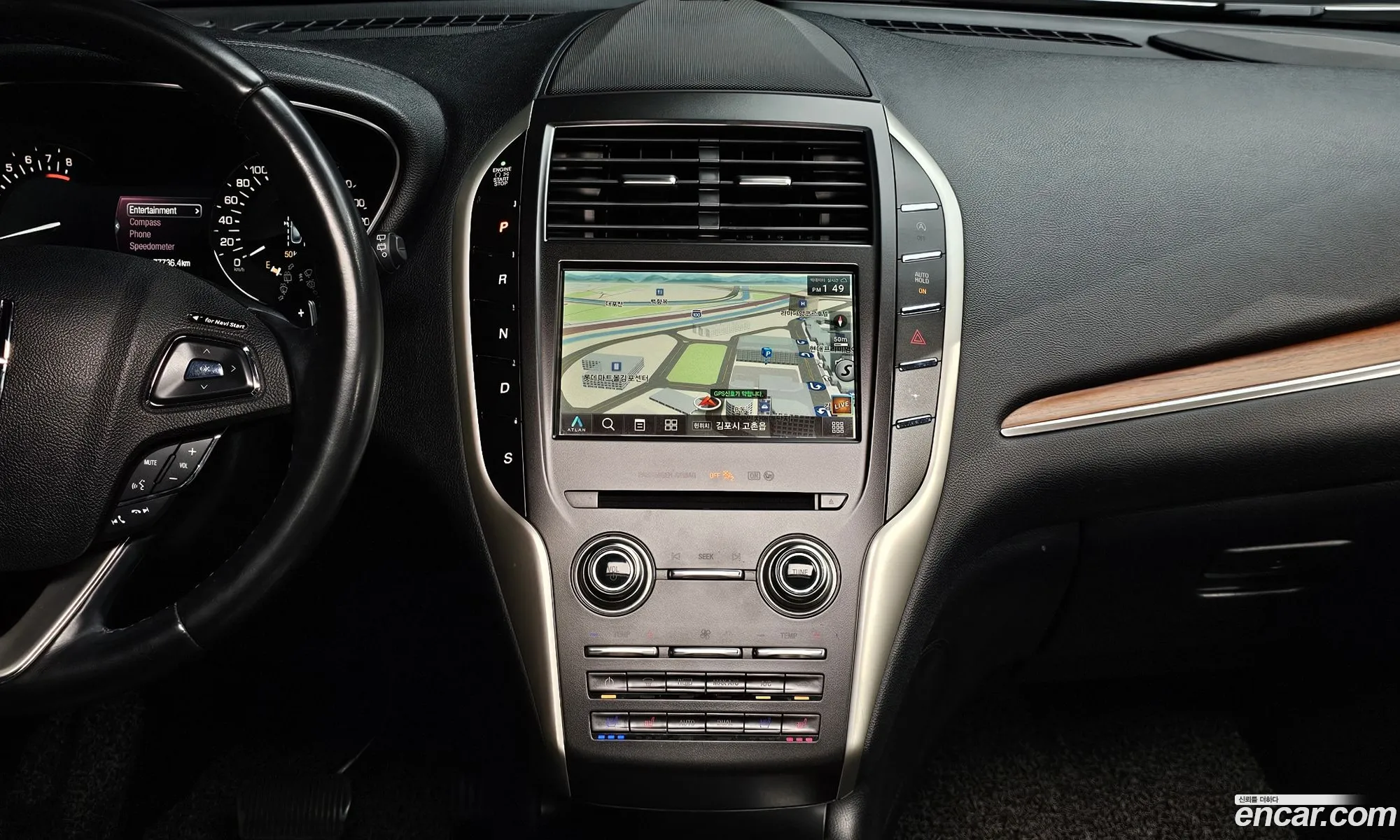 Lincoln MKC 2019 5LMCJ3D97KUL22529 — 30