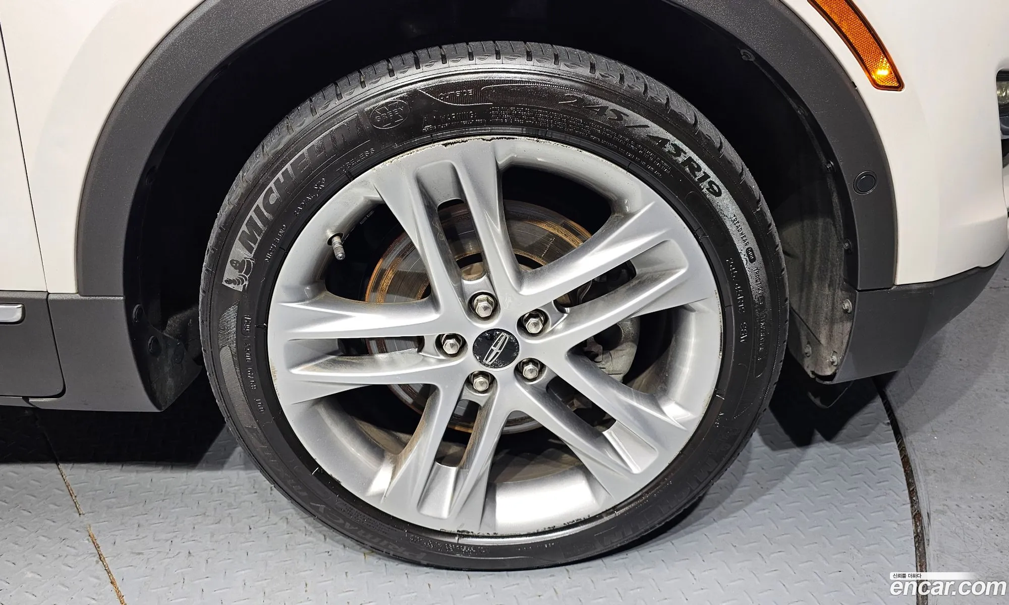 Lincoln MKC 2019 5LMCJ3D97KUL22529 — 21