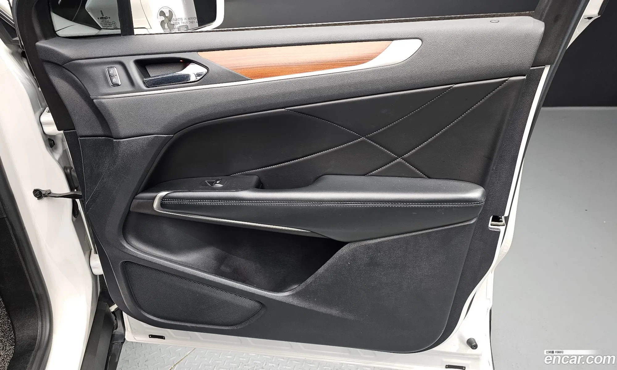 Lincoln MKC 2019 5LMCJ3D97KUL22529 — 26