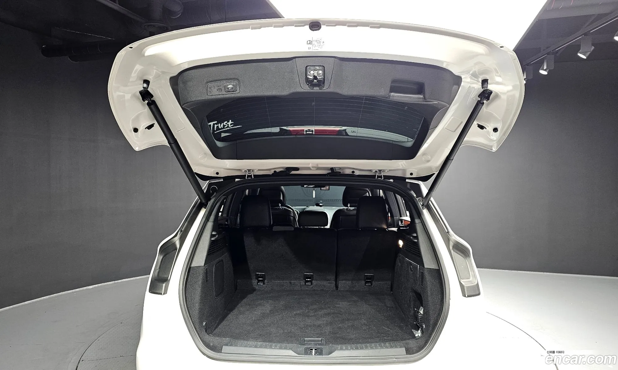 Lincoln MKC 2019 5LMCJ3D97KUL22529 — 18
