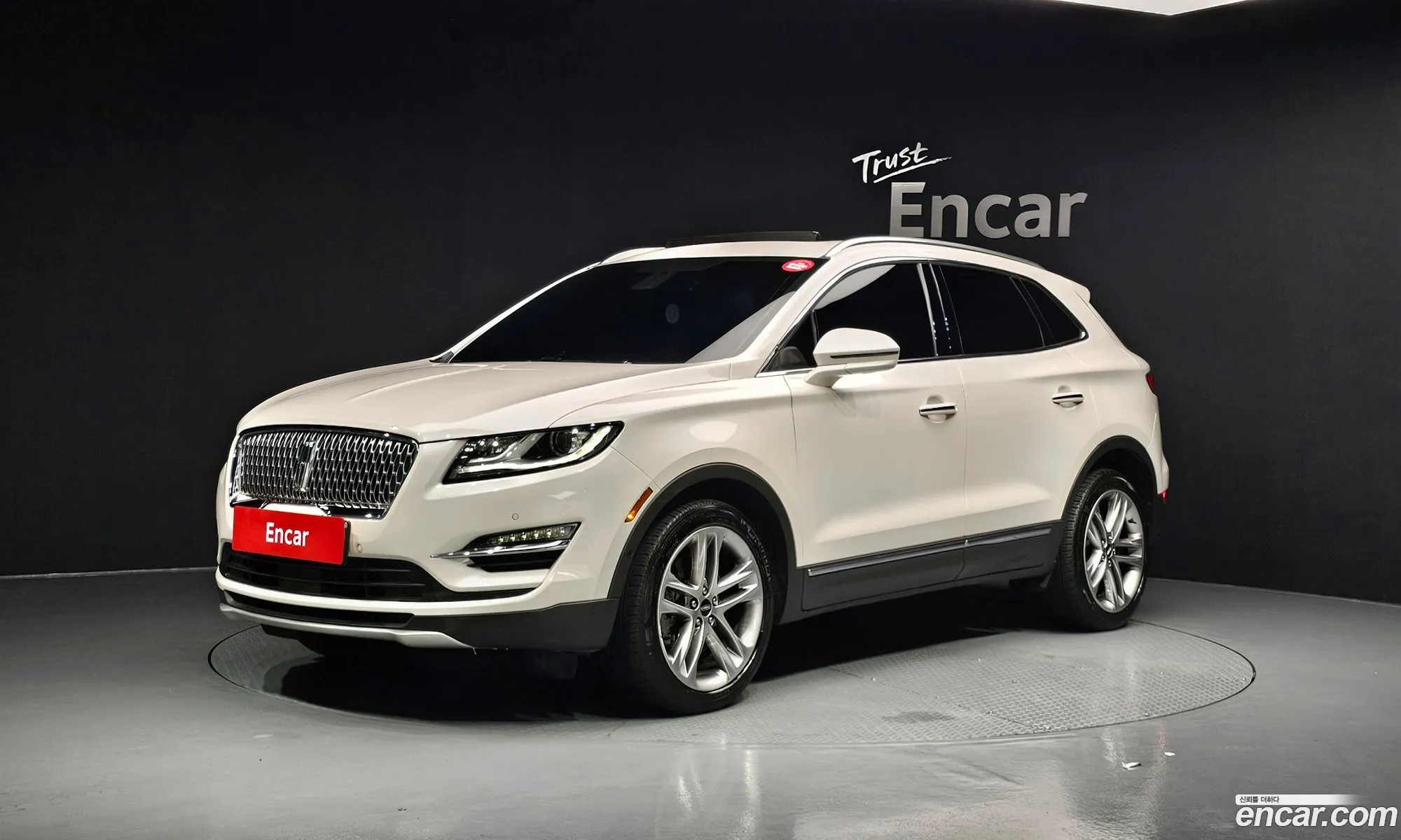 Lincoln MKC 2019 5LMCJ3D97KUL22529 — 14