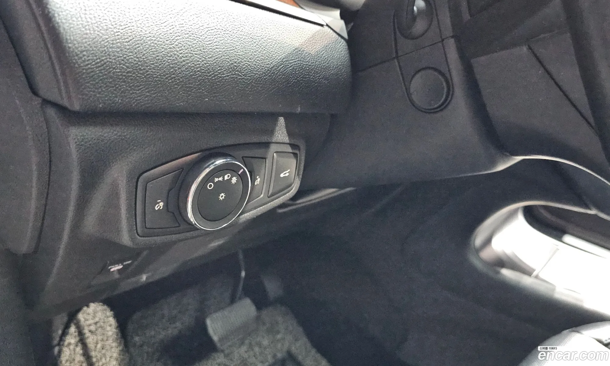 Lincoln MKC 2019 5LMCJ3D97KUL22529 — 27