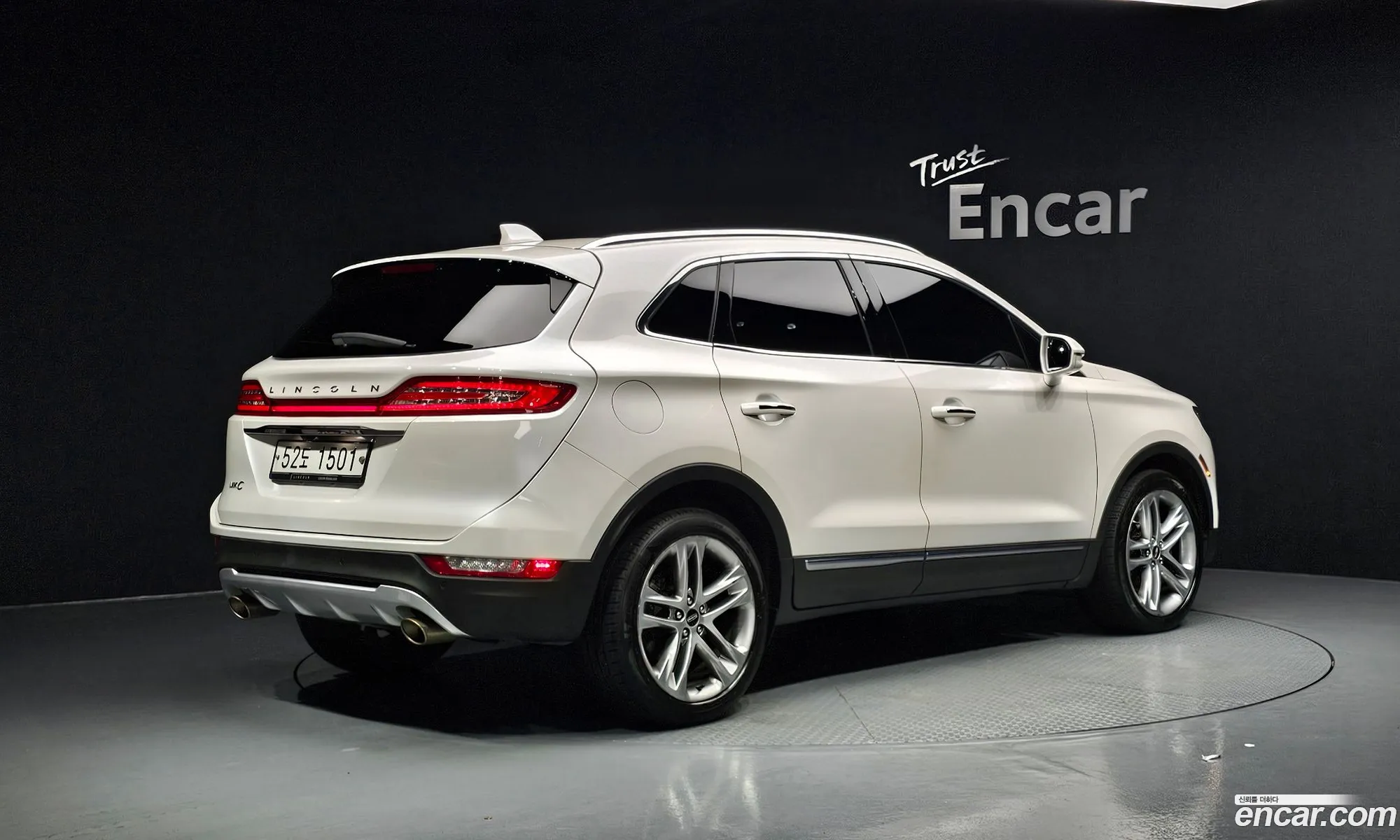 Lincoln MKC 2019 5LMCJ3D97KUL22529 — 23