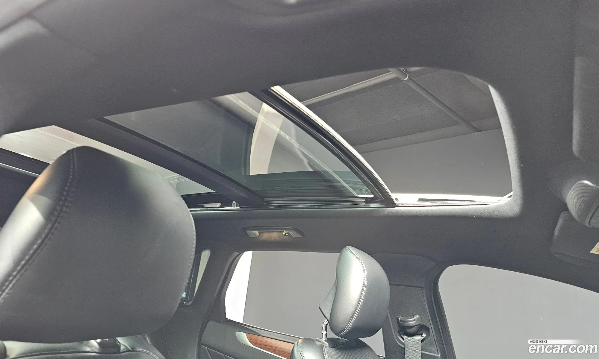 Lincoln MKC 2019 5LMCJ3D97KUL22529 — 13