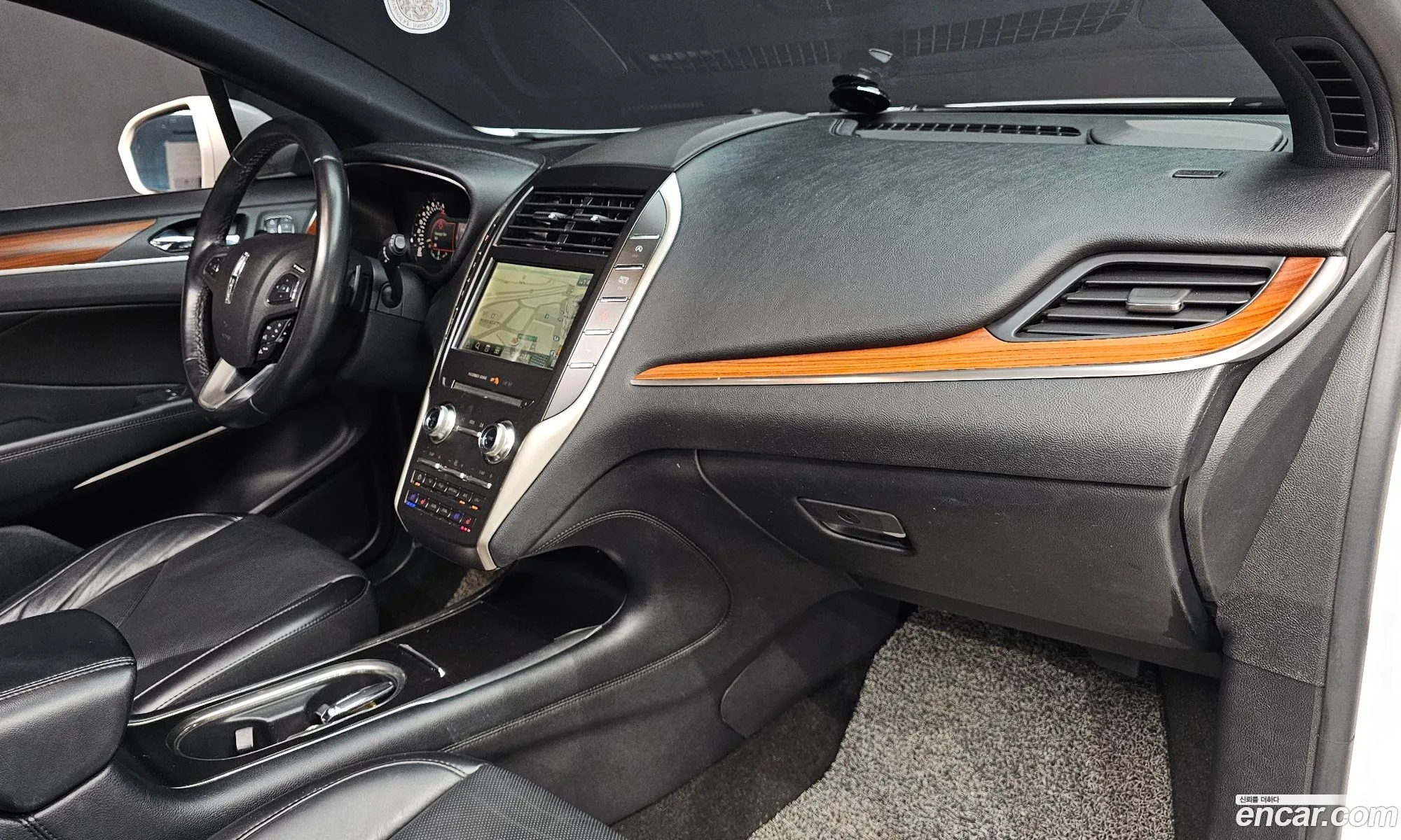Lincoln MKC 2019 5LMCJ3D97KUL22529 — 29