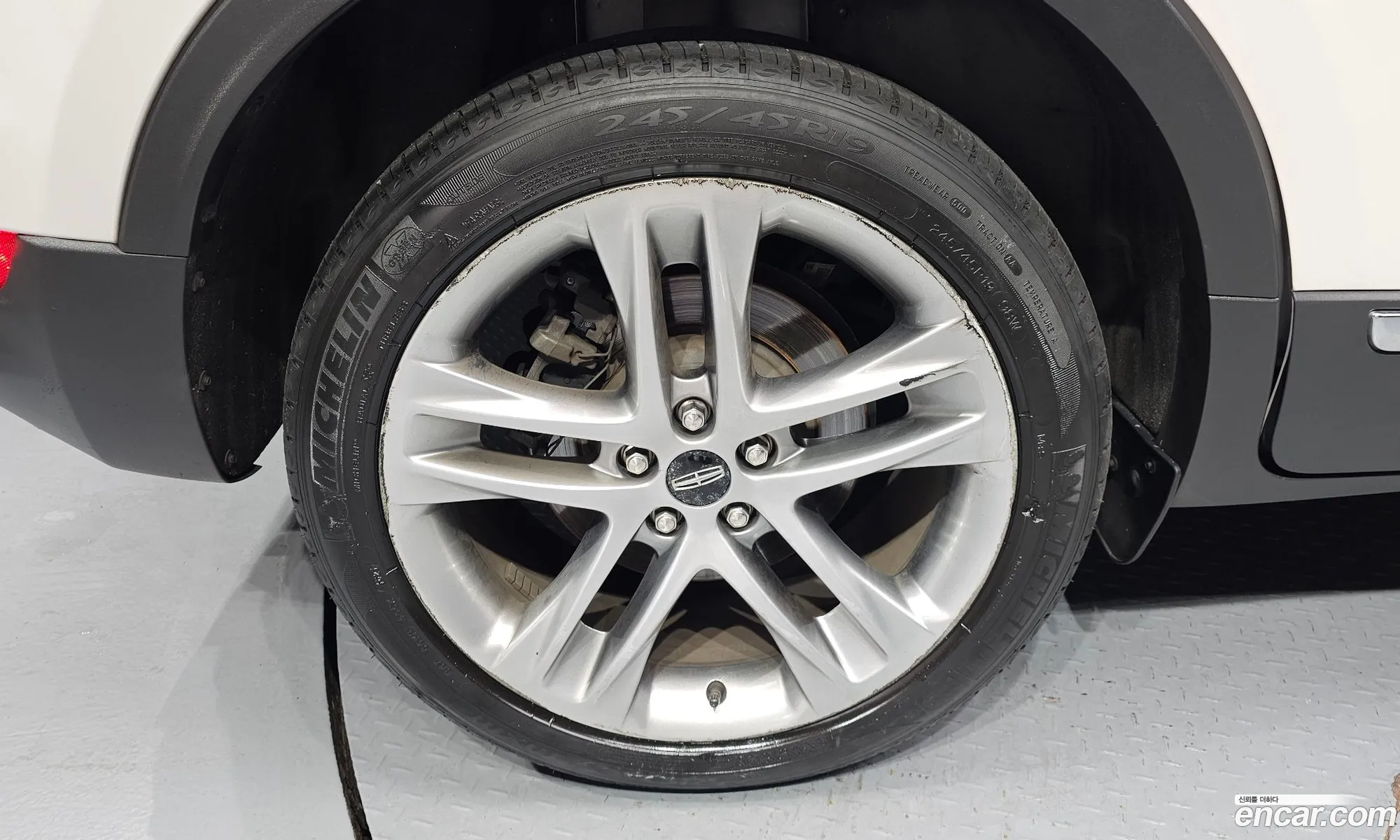 Lincoln MKC 2019 5LMCJ3D97KUL22529 — 28