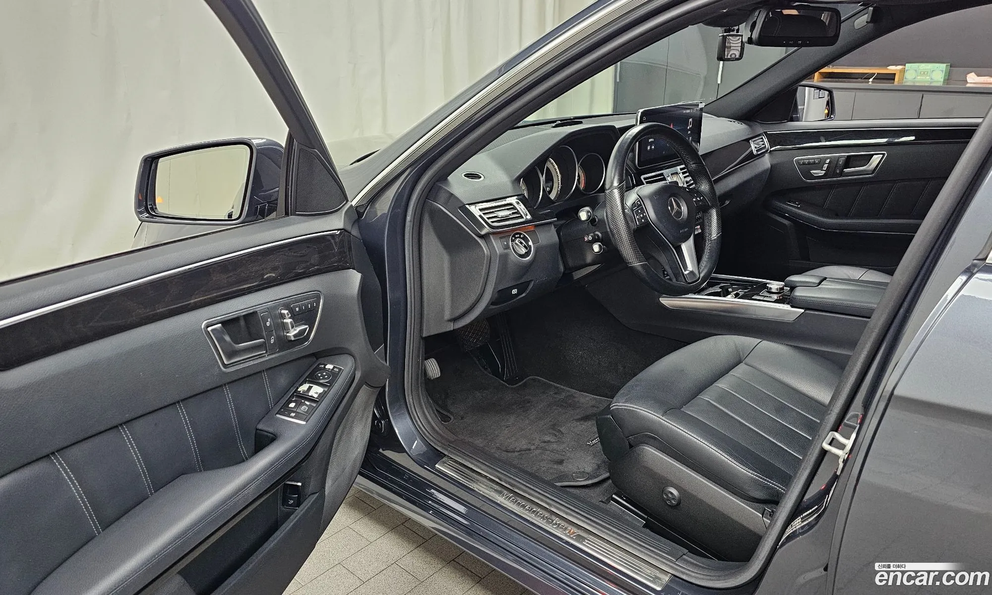 Mercedes-Benz E-Class W212 2014 WDDHF8BB3FB097146 — 22