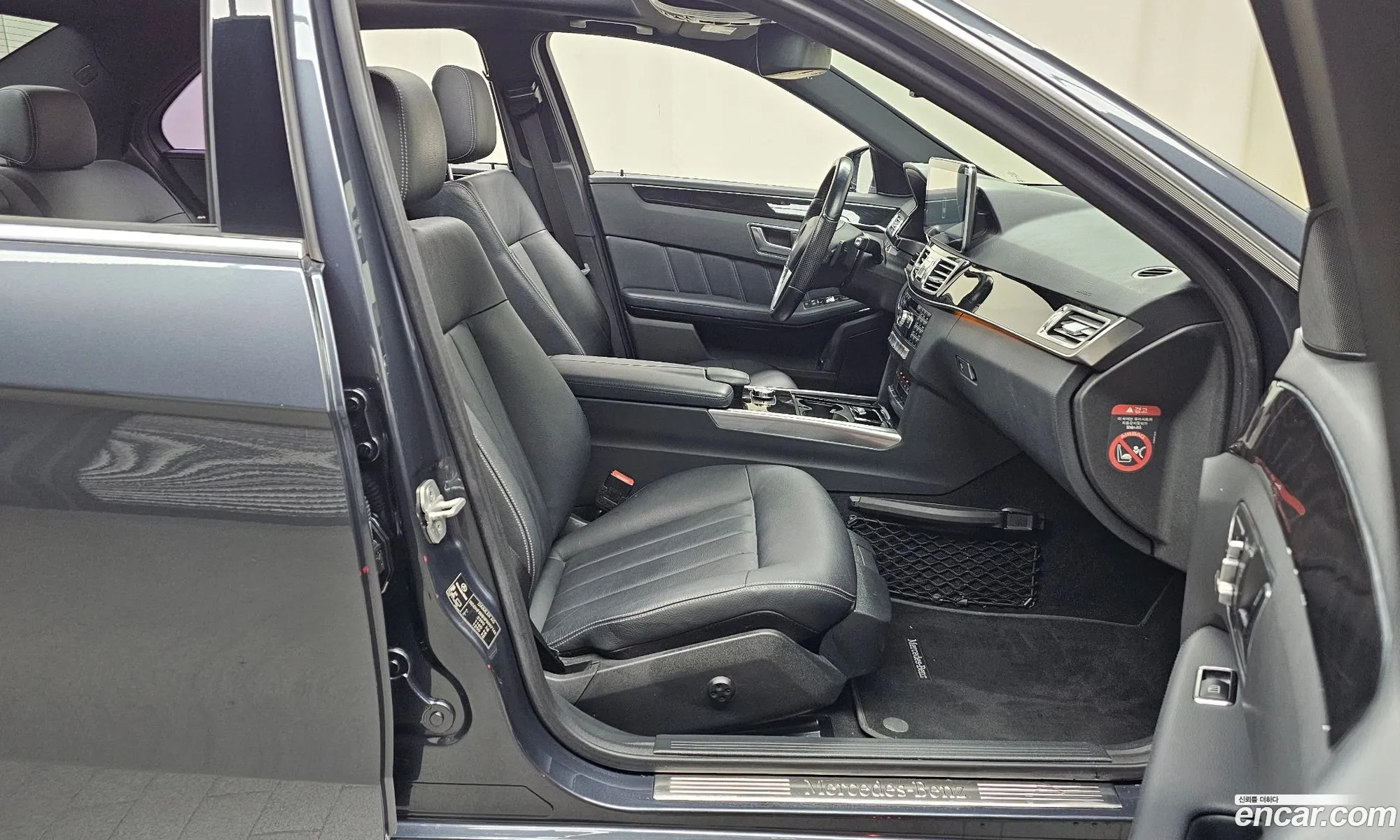 Mercedes-Benz E-Class W212 2014 WDDHF8BB3FB097146 — 16