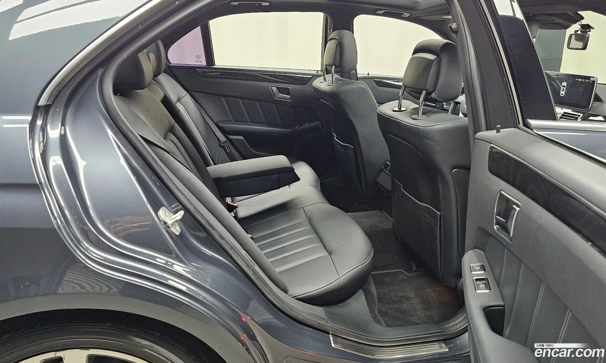 Mercedes-Benz E-Class W212 2014 WDDHF8BB3FB097146 — 25