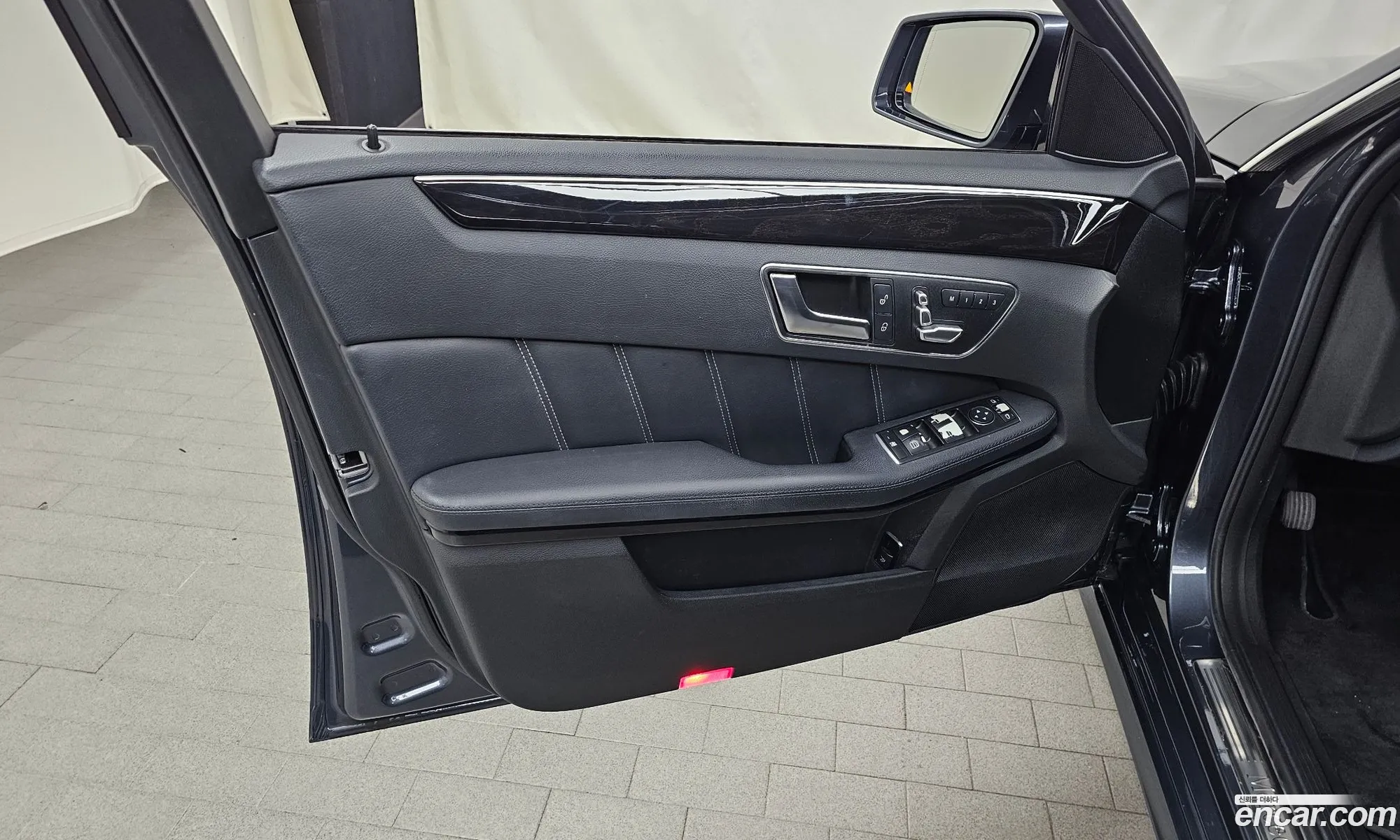 Mercedes-Benz E-Class W212 2014 WDDHF8BB3FB097146 — 4
