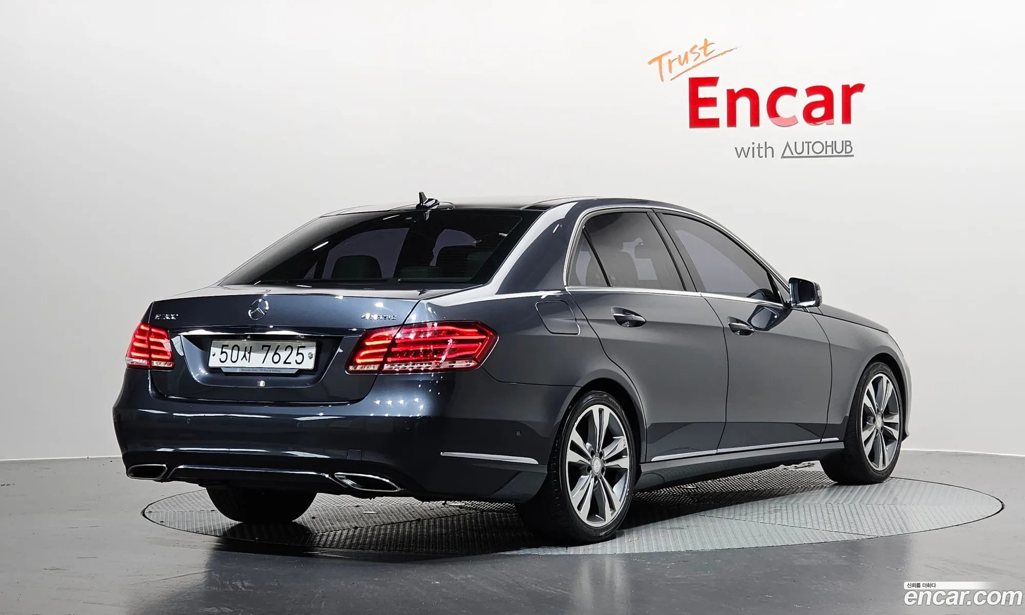 Mercedes-Benz E-Class W212 2014 WDDHF8BB3FB097146 — 12