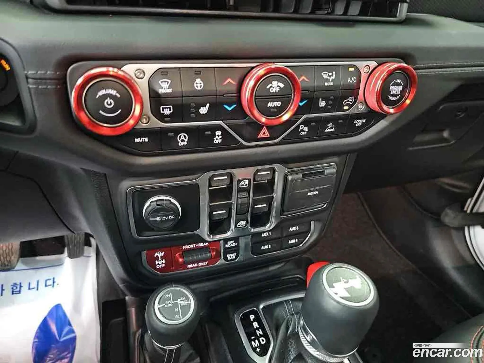 Jeep Wrangler 2025 — 12