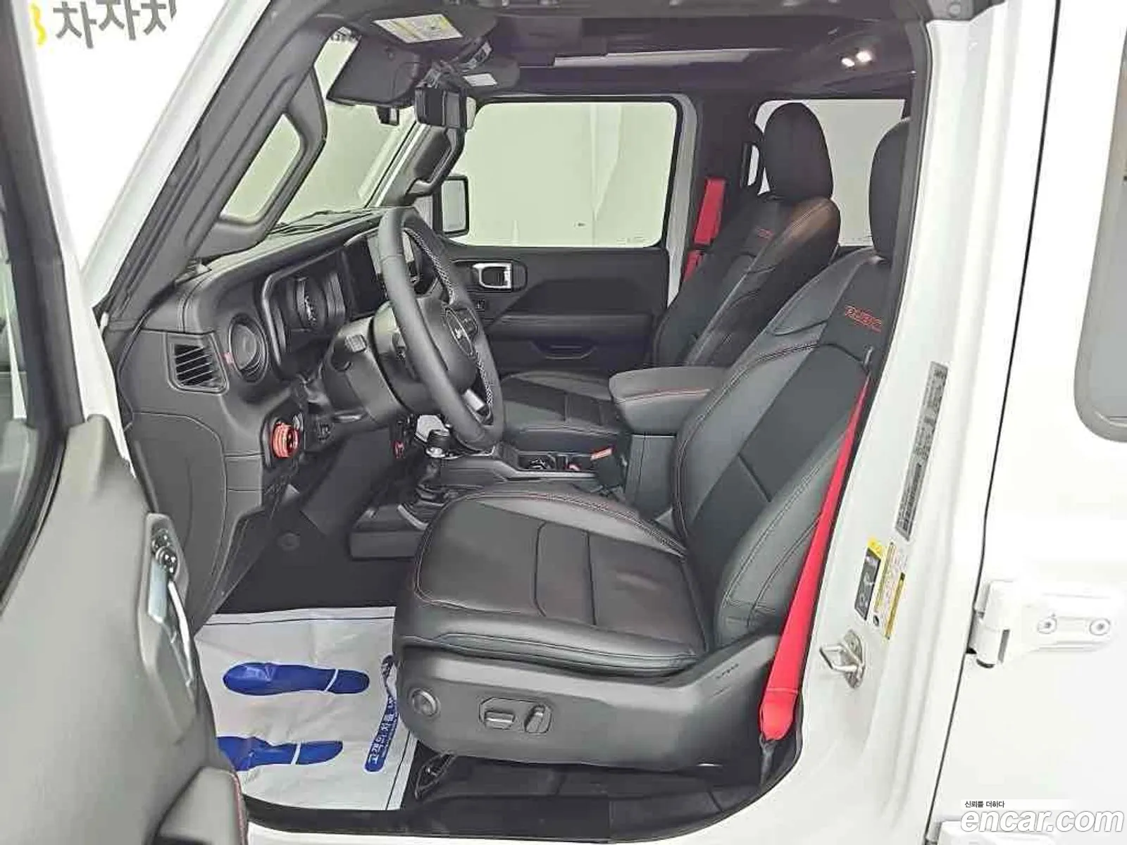 Jeep Wrangler 2025 — 13