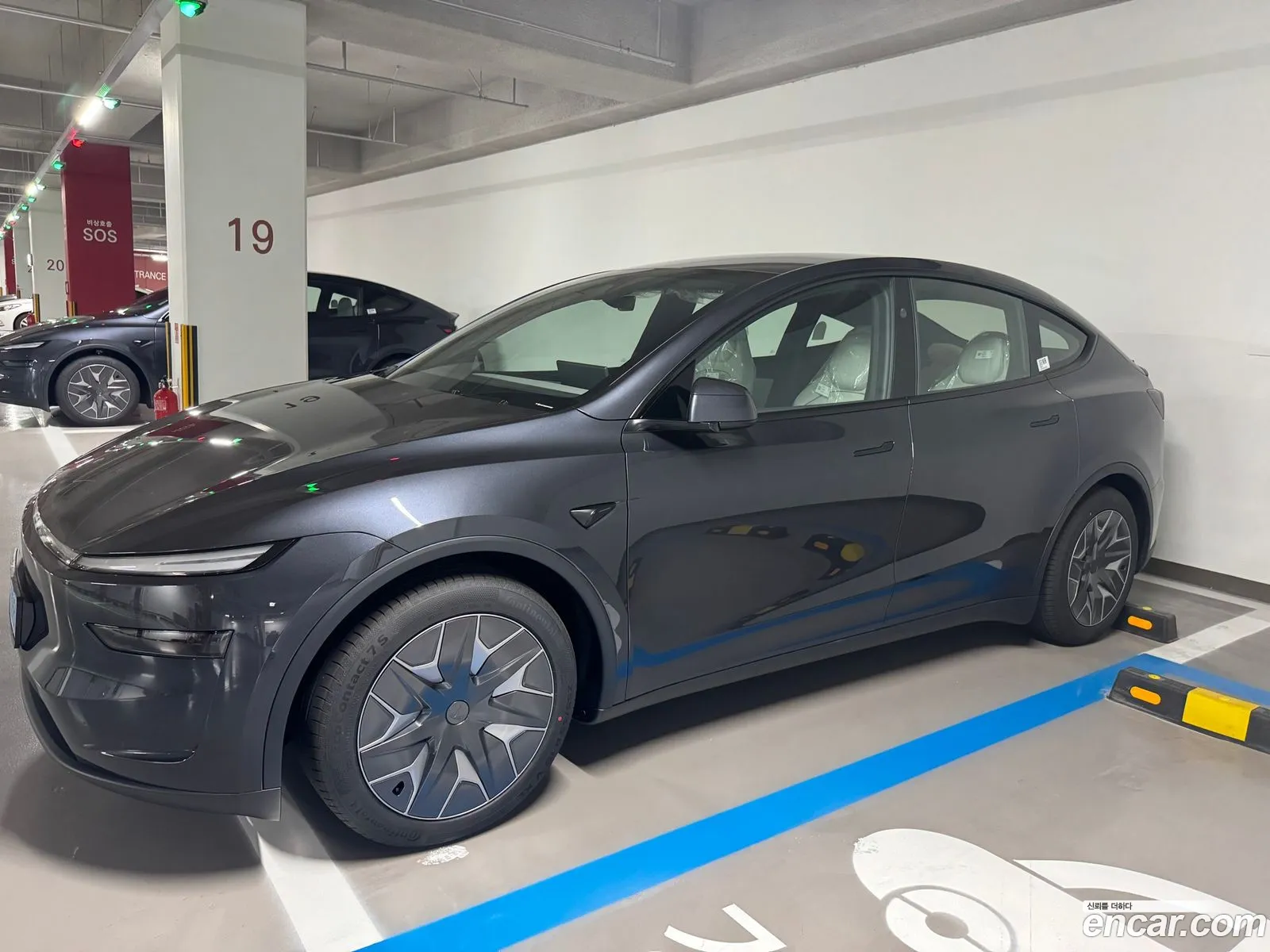 Tesla Model Y 2026 — 7