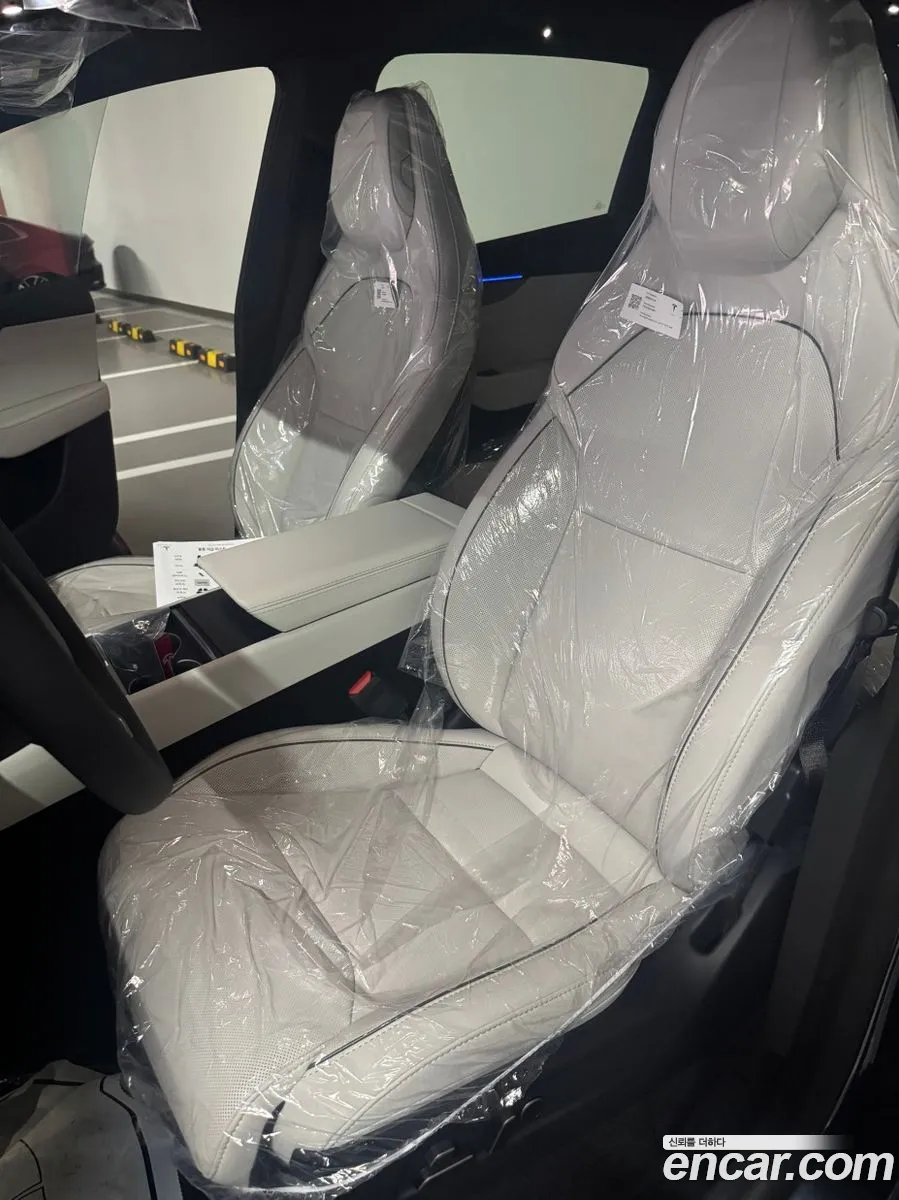 Tesla Model Y 2026 — 4